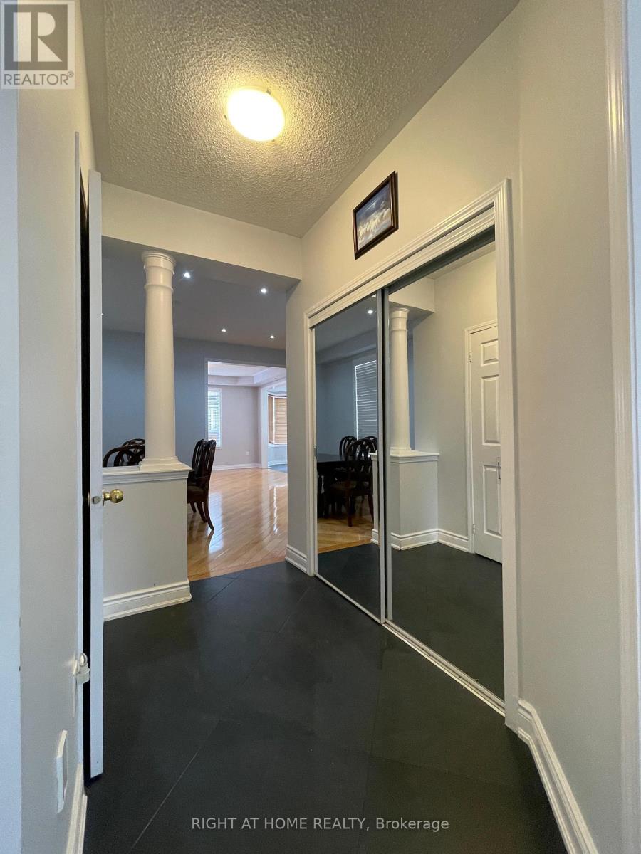 230 Fandango Drive, Brampton, Ontario  L6X 0M1 - Photo 4 - W12642992