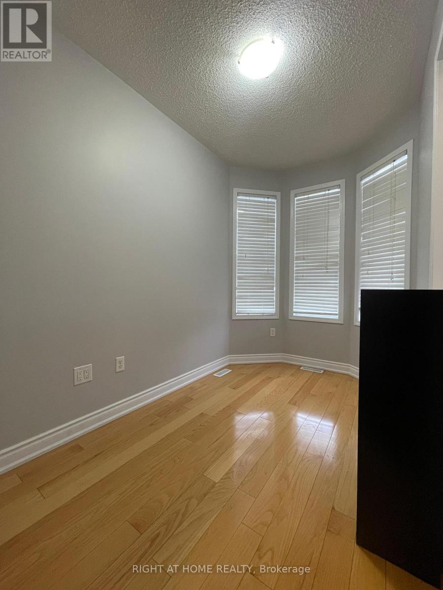 230 Fandango Drive, Brampton, Ontario  L6X 0M1 - Photo 6 - W12642992