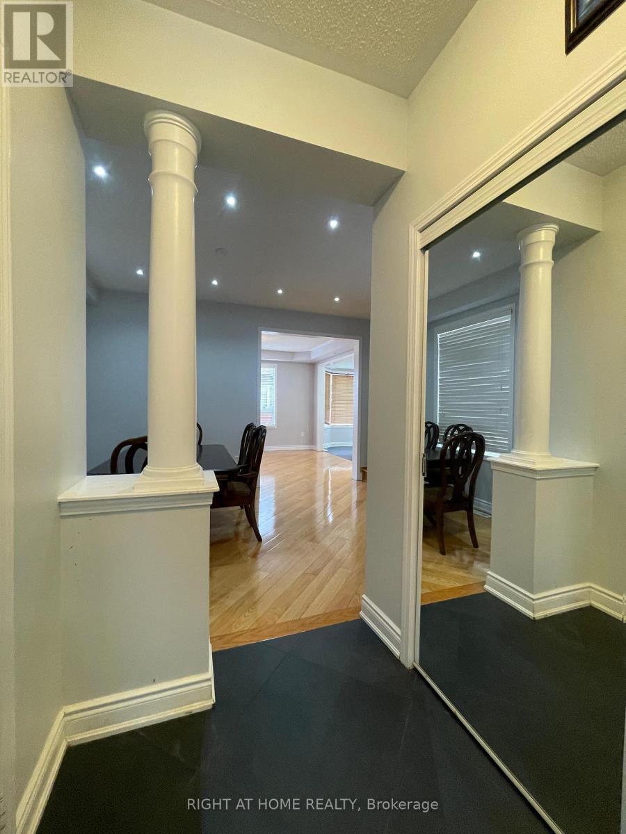 230 Fandango Drive, Brampton, Ontario  L6X 0M1 - Photo 7 - W12642992