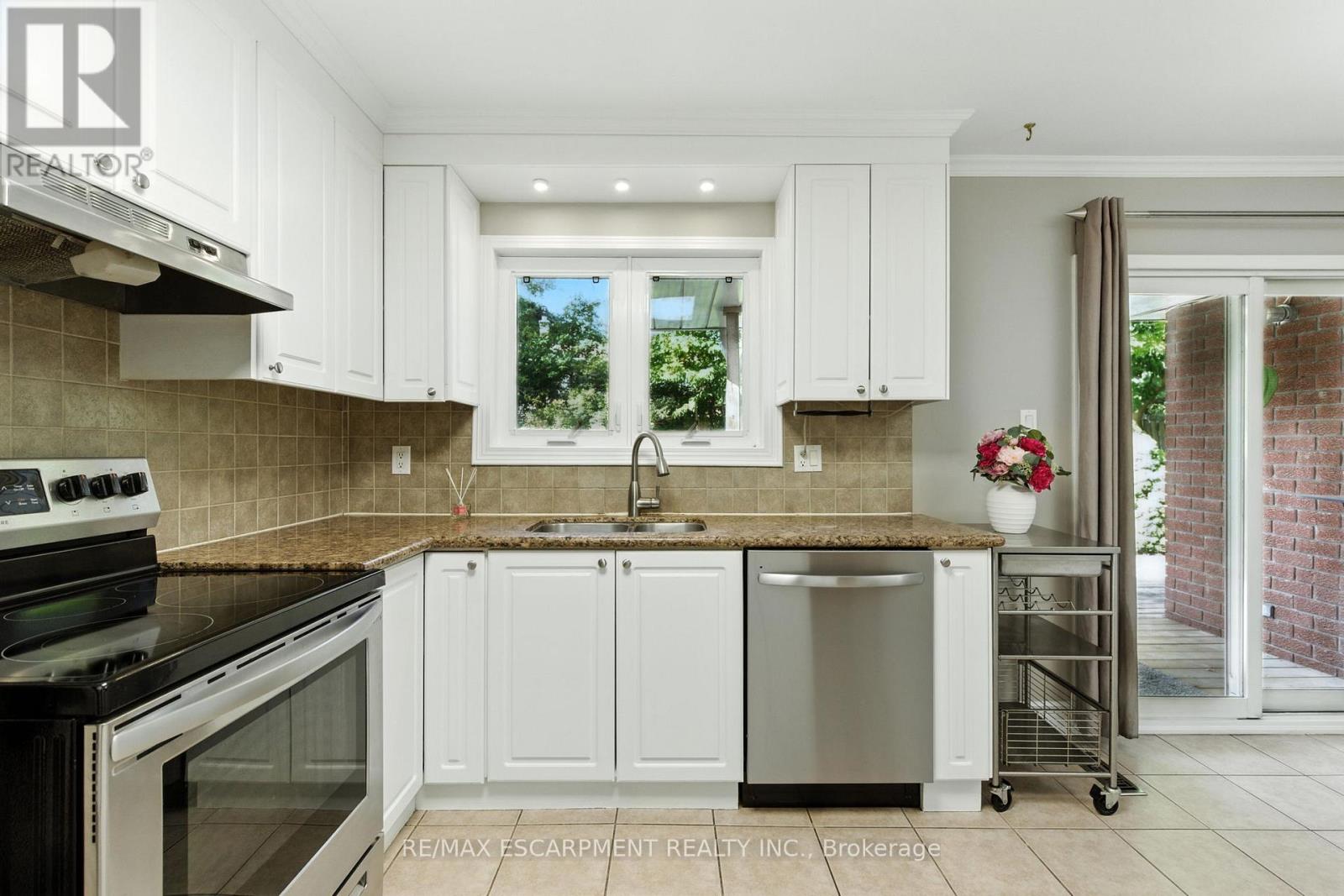 1624 Gallant Drive, Mississauga, Ontario  L5H 3S8 - Photo 5 - W12643000