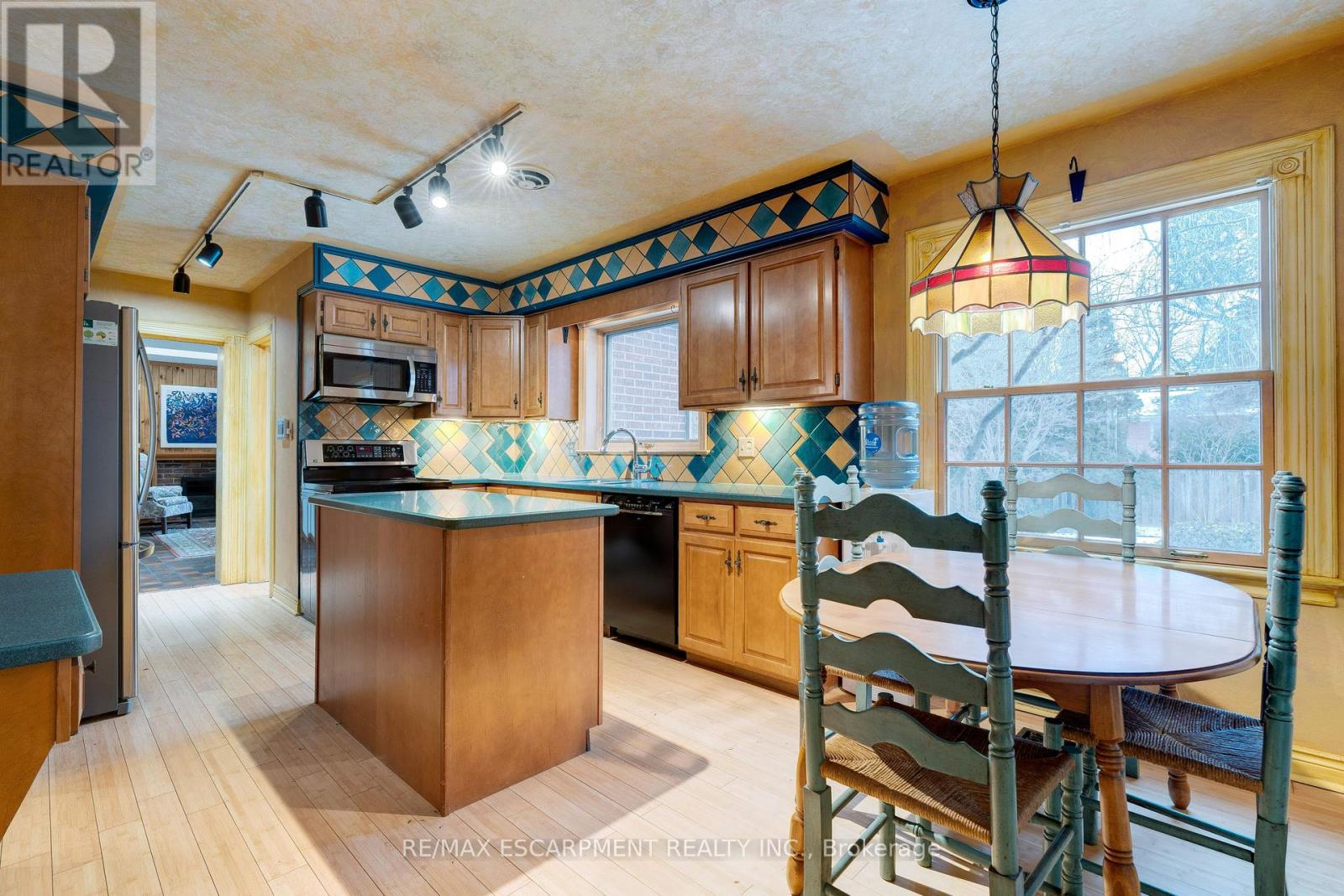 238 Penn Drive, Burlington, Ontario  L7N 2B8 - Photo 12 - W12643006