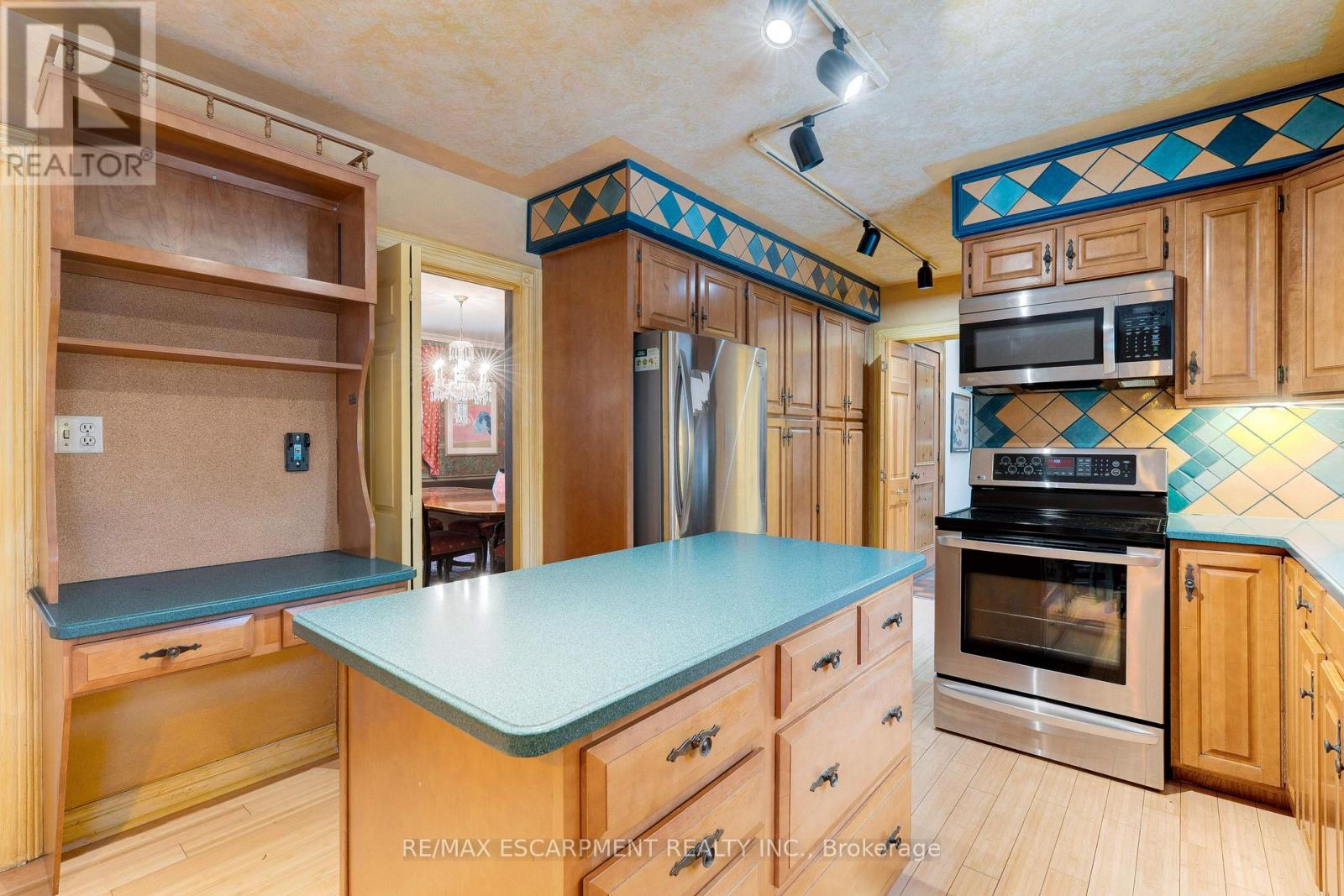 238 Penn Drive, Burlington, Ontario  L7N 2B8 - Photo 13 - W12643006