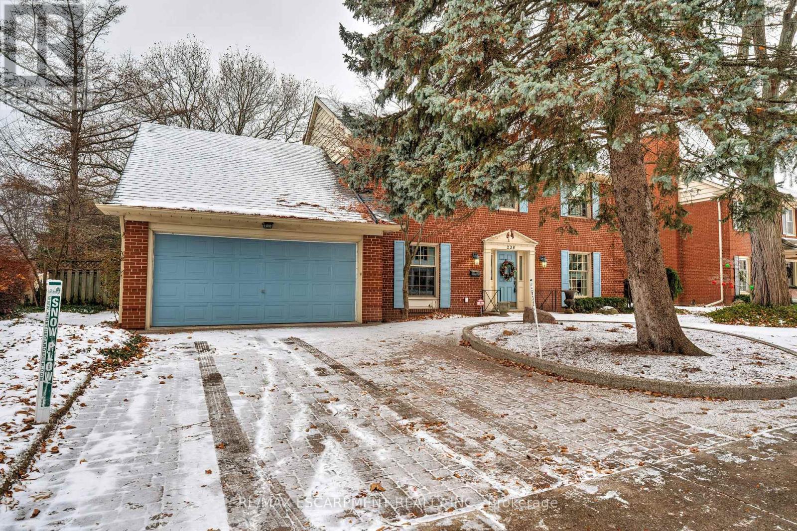 238 Penn Drive, Burlington, Ontario  L7N 2B8 - Photo 2 - W12643006