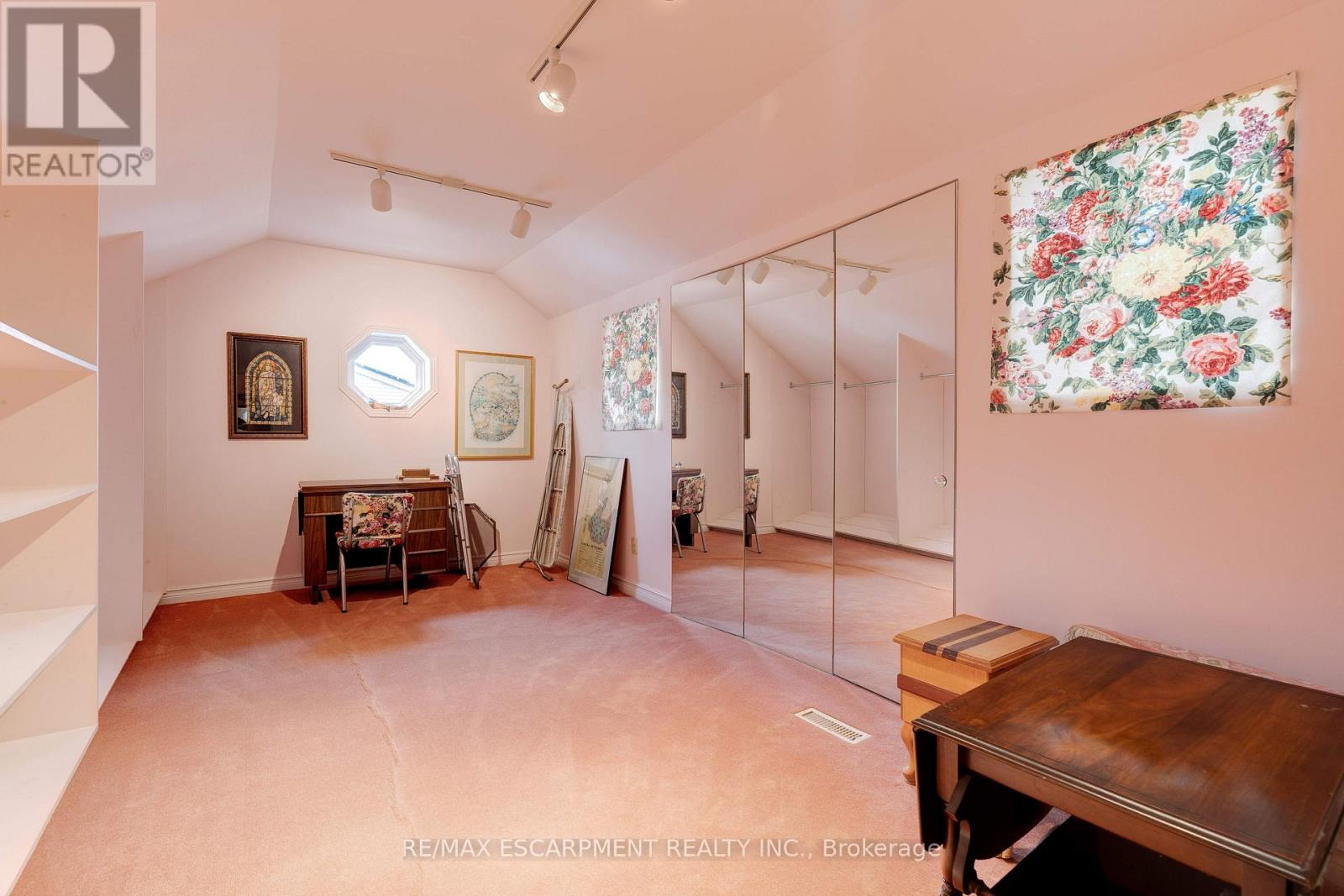 238 Penn Drive, Burlington, Ontario  L7N 2B8 - Photo 28 - W12643006