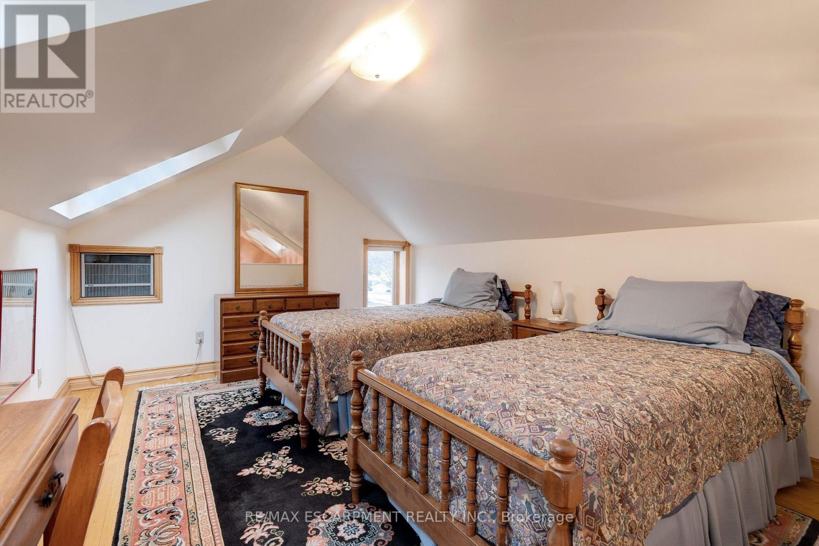 238 Penn Drive, Burlington, Ontario  L7N 2B8 - Photo 36 - W12643006