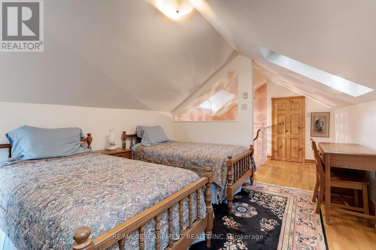 238 Penn Drive, Burlington, Ontario  L7N 2B8 - Photo 37 - W12643006