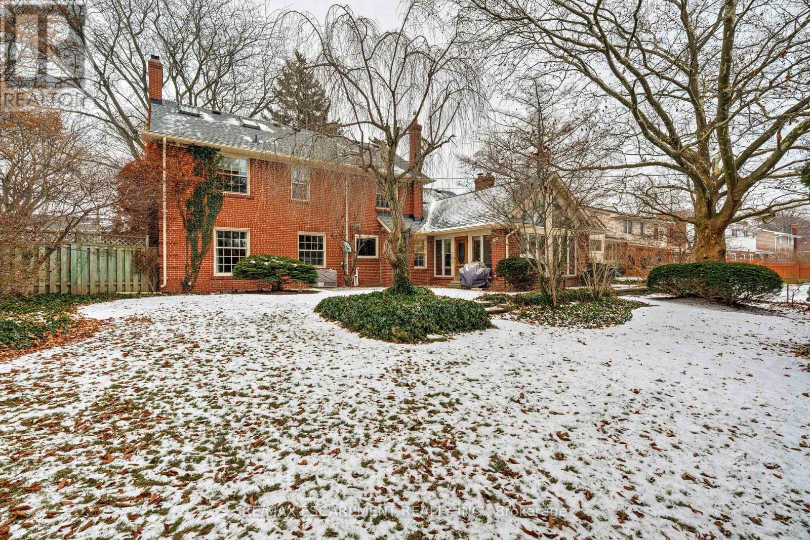 238 Penn Drive, Burlington, Ontario  L7N 2B8 - Photo 39 - W12643006