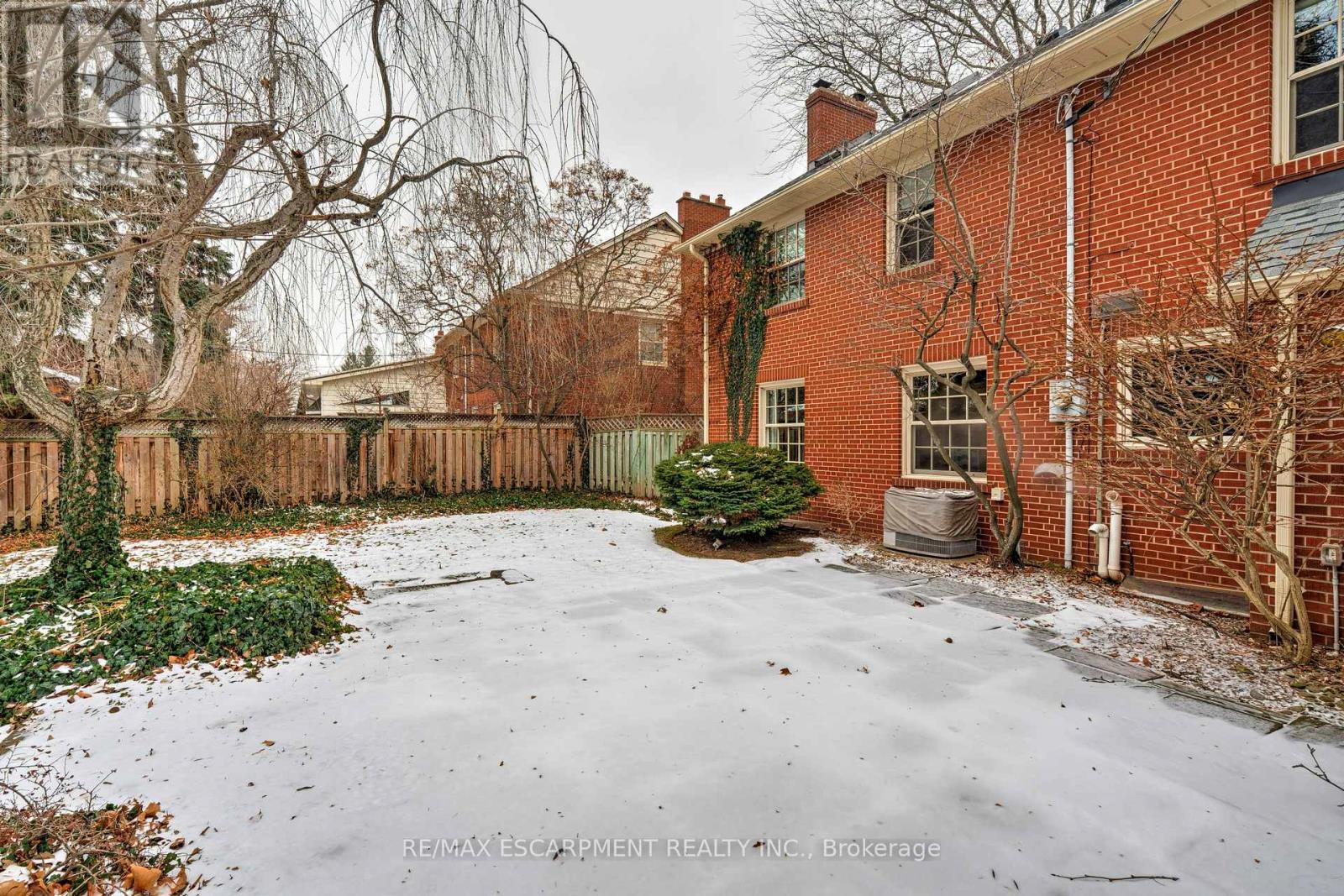 238 Penn Drive, Burlington, Ontario  L7N 2B8 - Photo 43 - W12643006