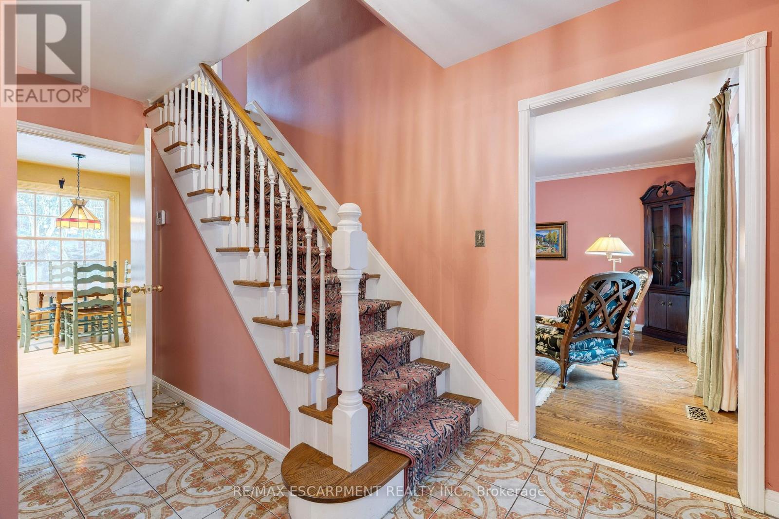 238 Penn Drive, Burlington, Ontario  L7N 2B8 - Photo 5 - W12643006