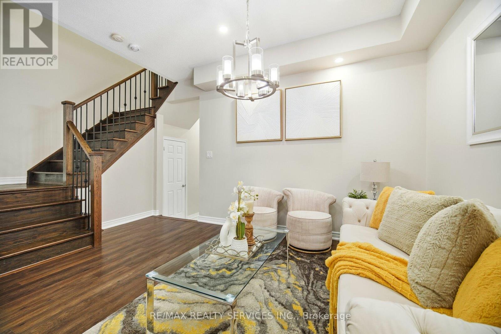 40 Abigail Crescent, Caledon, Ontario  L7C 4C7 - Photo 2 - W12643028