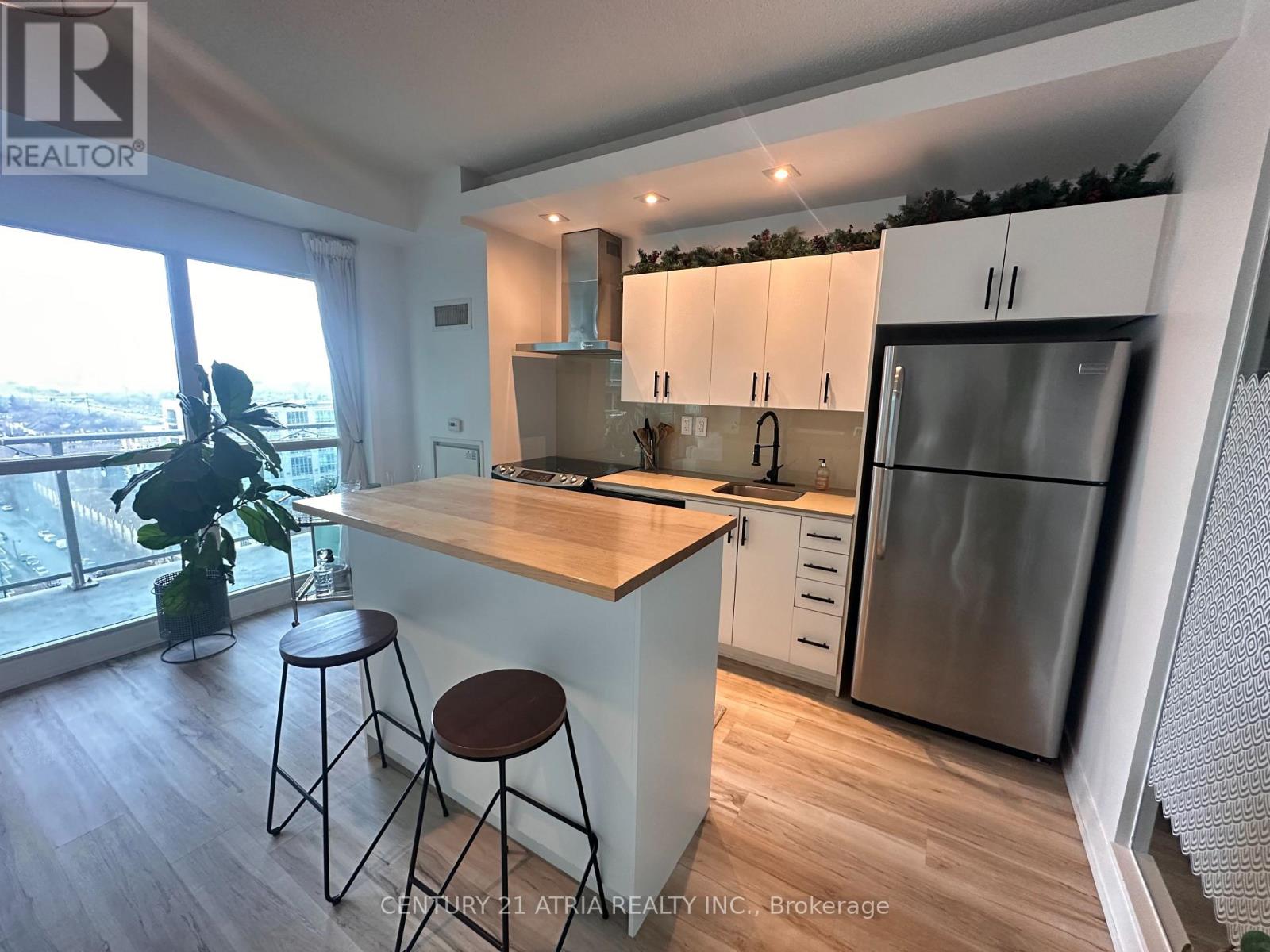 1731 - 165 Legion Road N, Toronto, Ontario  M8Y 0B3 - Photo 6 - W12643030