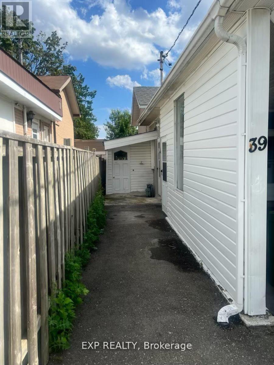 Lower - 39 Frankton Crescent, Toronto, Ontario  M3J 1C2 - Photo 12 - W12643036