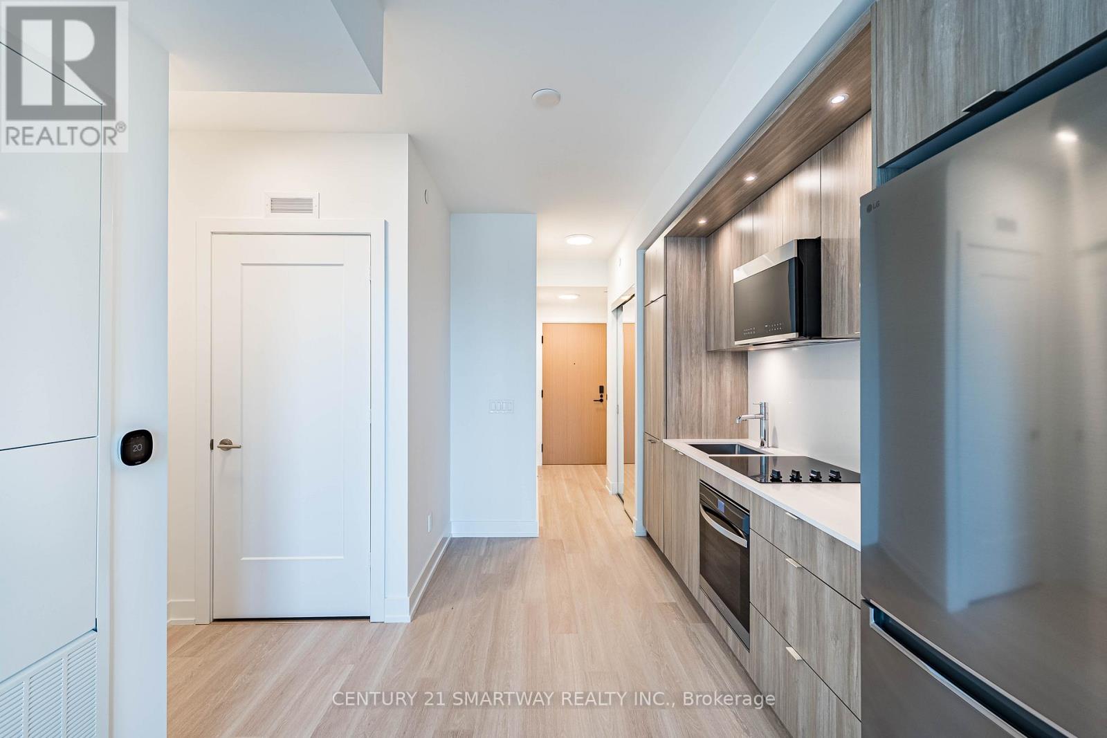 911 - 60 Central Park Roadway, Toronto, Ontario  M9A 0E6 - Photo 14 - W12643052