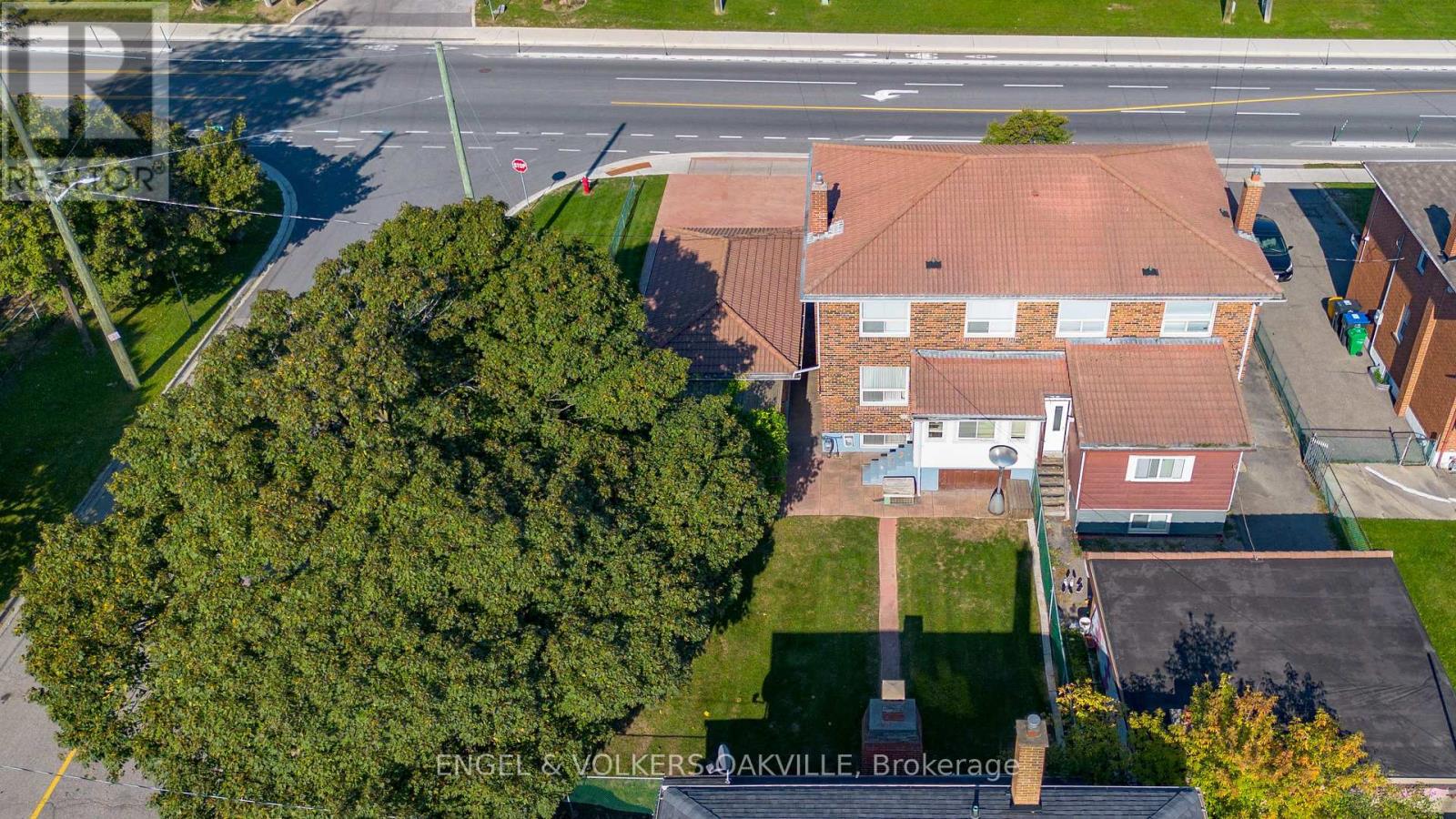 183 Vodden Street E, Brampton, Ontario  L6V 1M9 - Photo 5 - W12643054