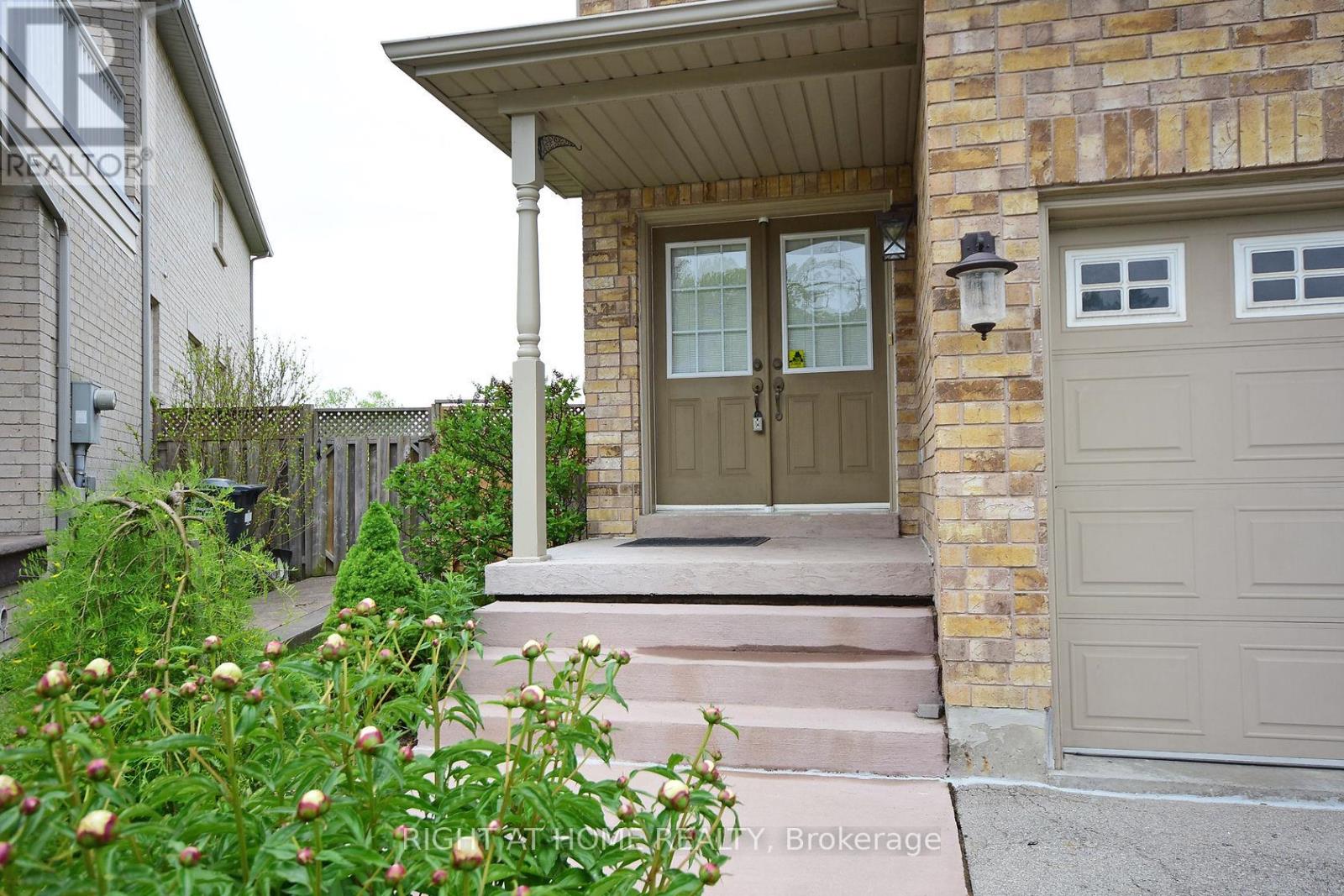 6612 Blackheath Ridge, Mississauga, Ontario  L5W 1Z7 - Photo 2 - W12643066