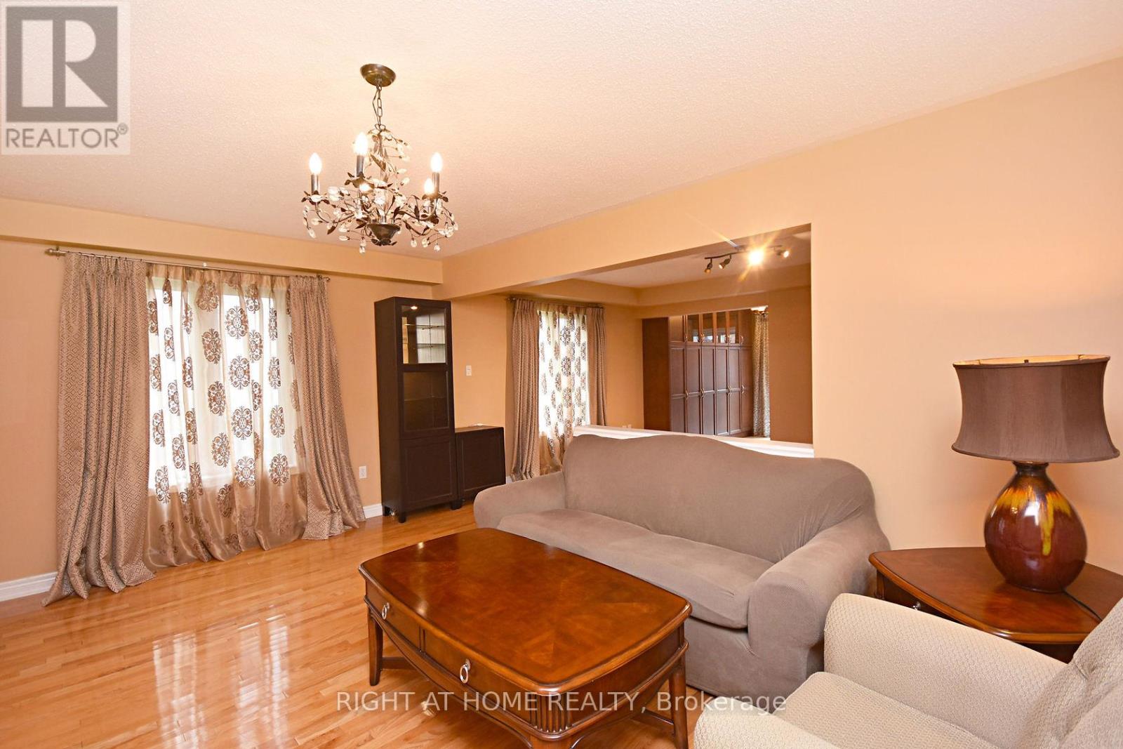 6612 Blackheath Ridge, Mississauga, Ontario  L5W 1Z7 - Photo 4 - W12643066
