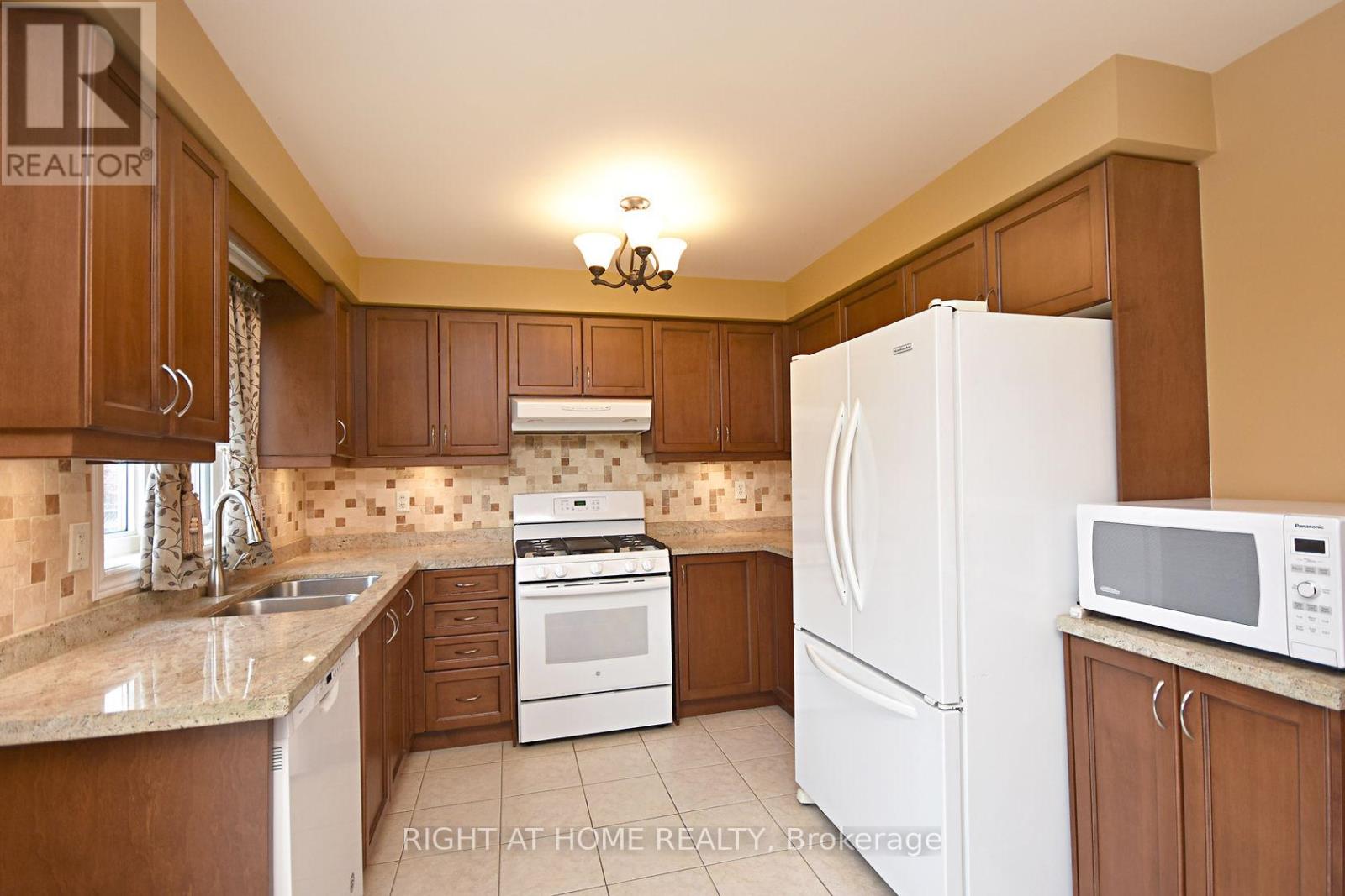 6612 Blackheath Ridge, Mississauga, Ontario  L5W 1Z7 - Photo 7 - W12643066