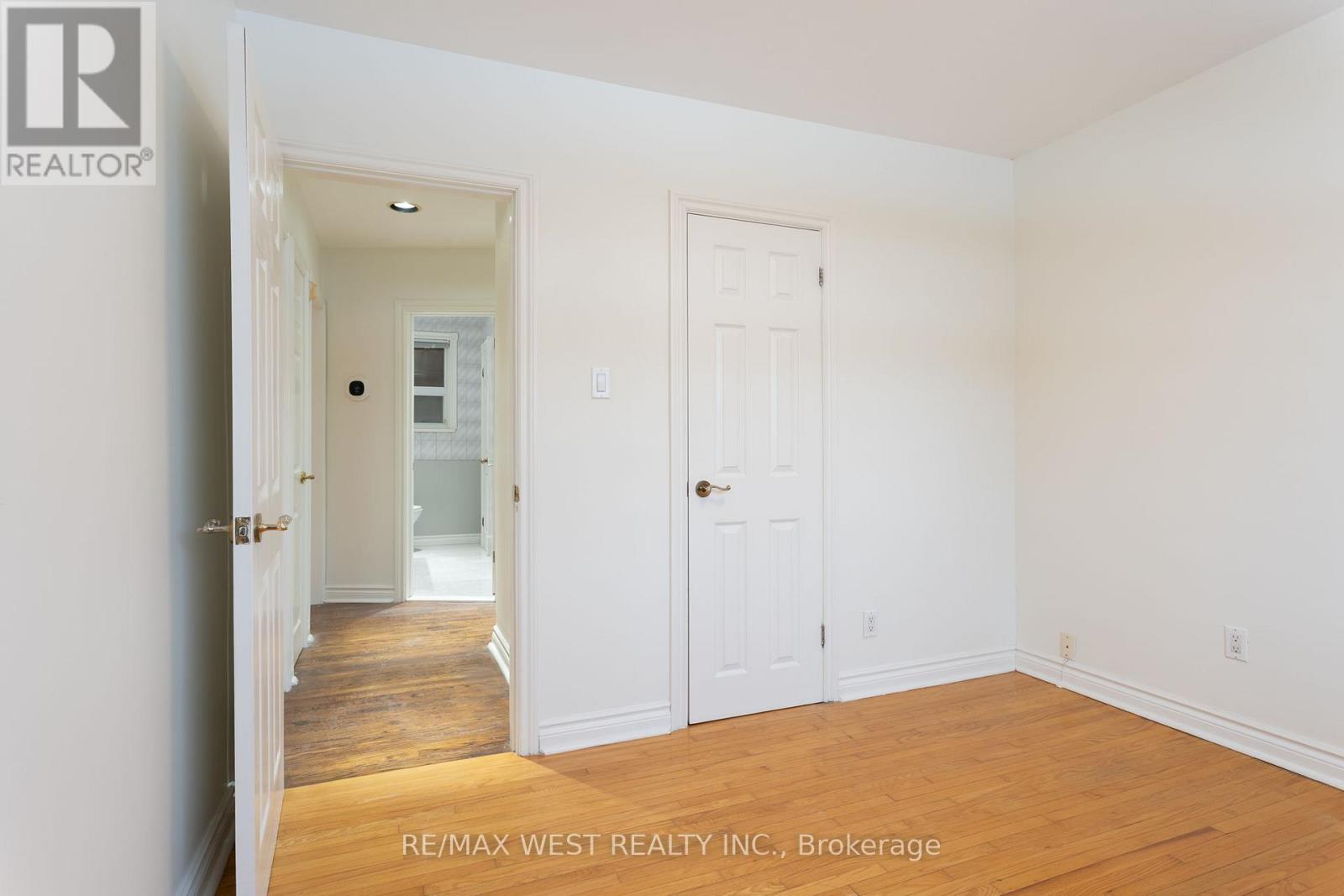 Main - 28 Paragon Road, Toronto, Ontario  M9R 1J5 - Photo 8 - W12643082