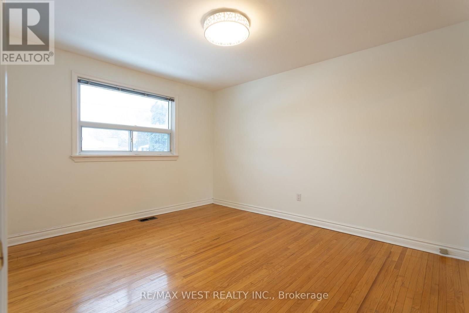 Main - 28 Paragon Road, Toronto, Ontario  M9R 1J5 - Photo 9 - W12643082