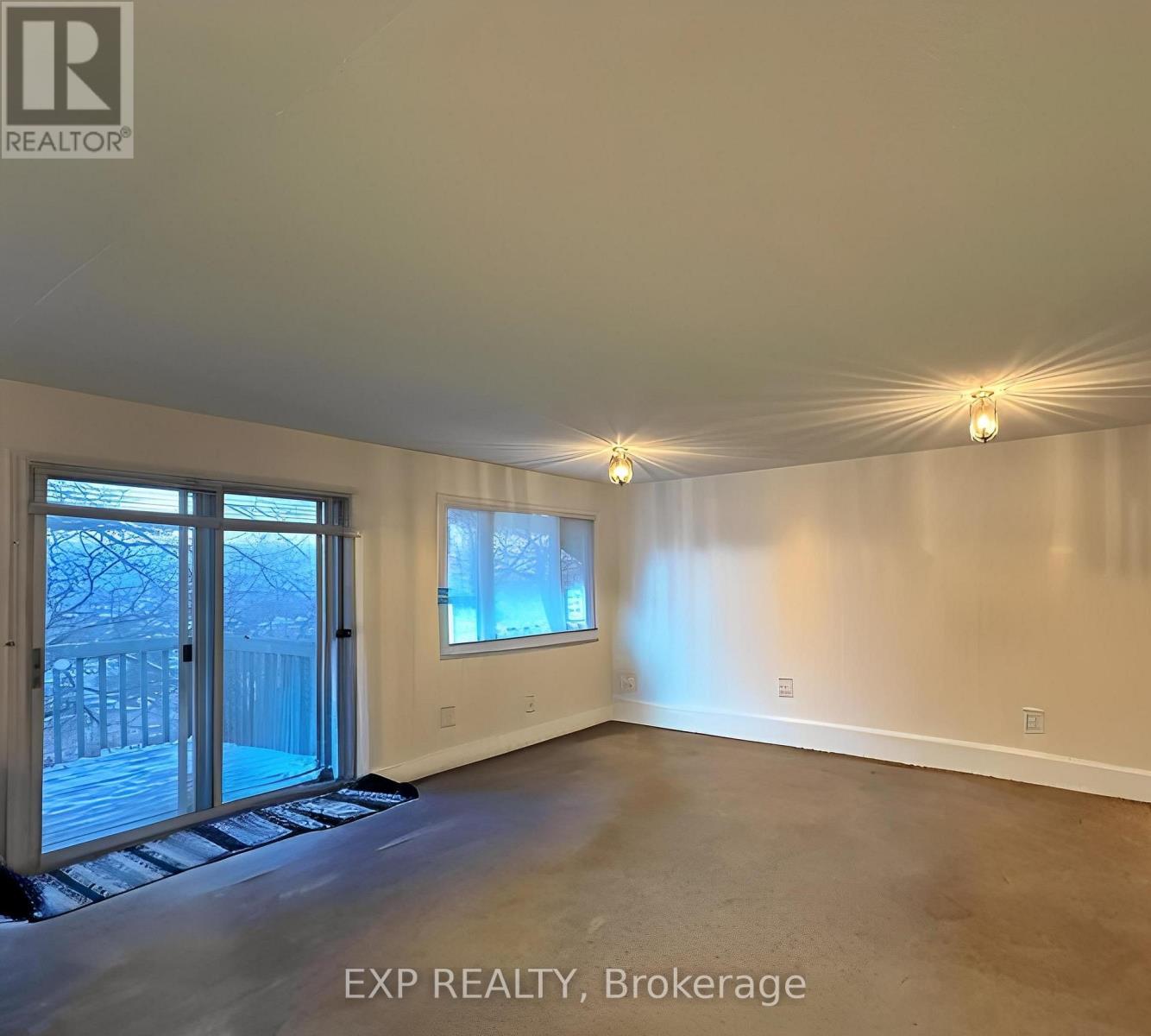 27 Venn Crescent, Toronto, Ontario  M6M 1S5 - Photo 4 - W12643092