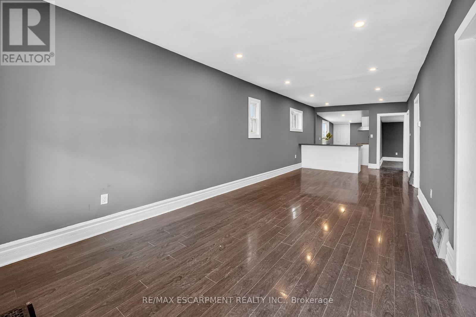 49 Allan Avenue, Hamilton, Ontario  L8H 2C8 - Photo 4 - X12642938