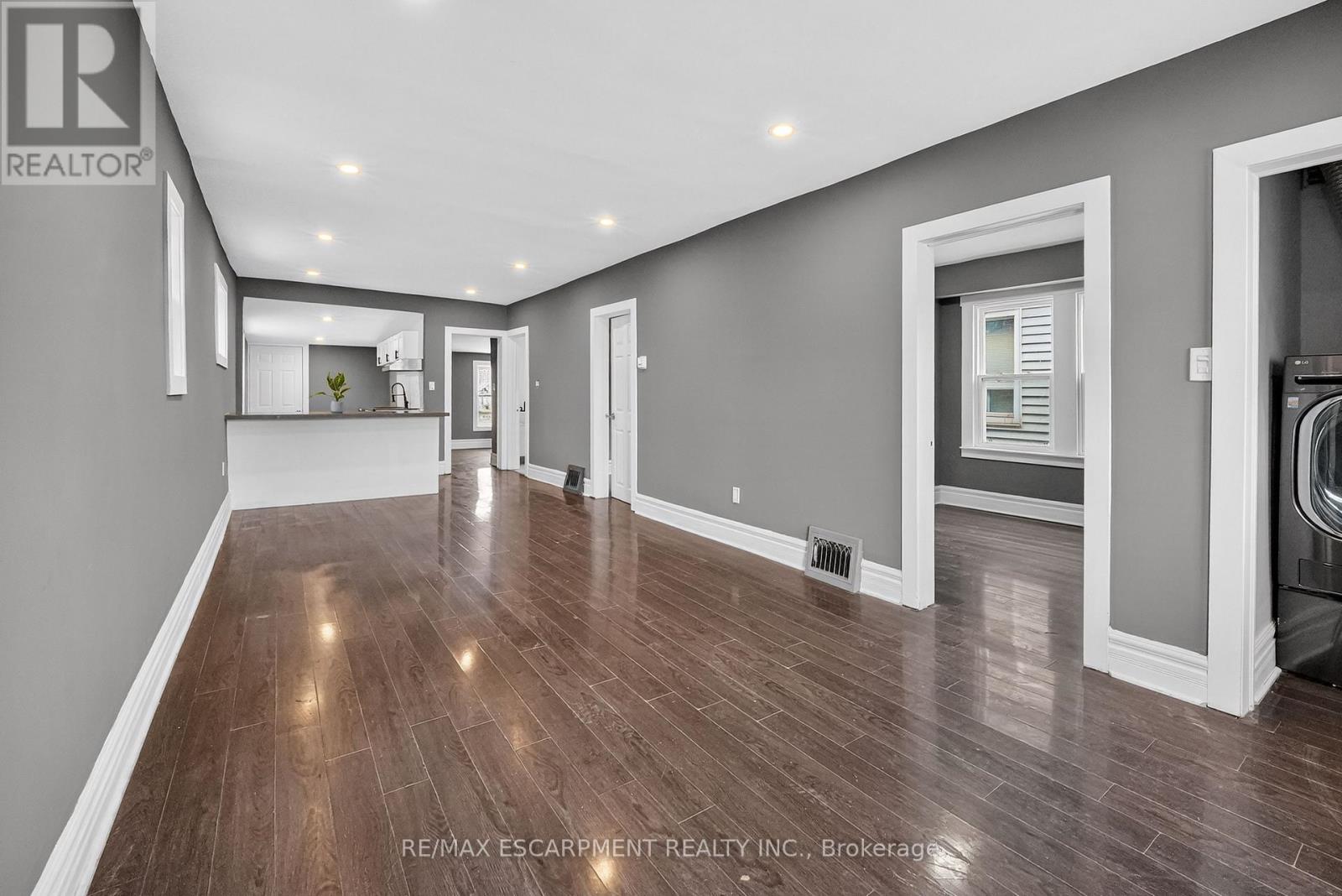 49 Allan Avenue, Hamilton, Ontario  L8H 2C8 - Photo 5 - X12642938