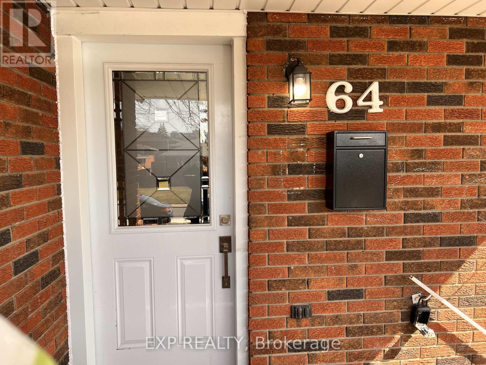 64 Gainsborough Road, Hamilton, Ontario  L8E 1E1 - Photo 3 - X12643016