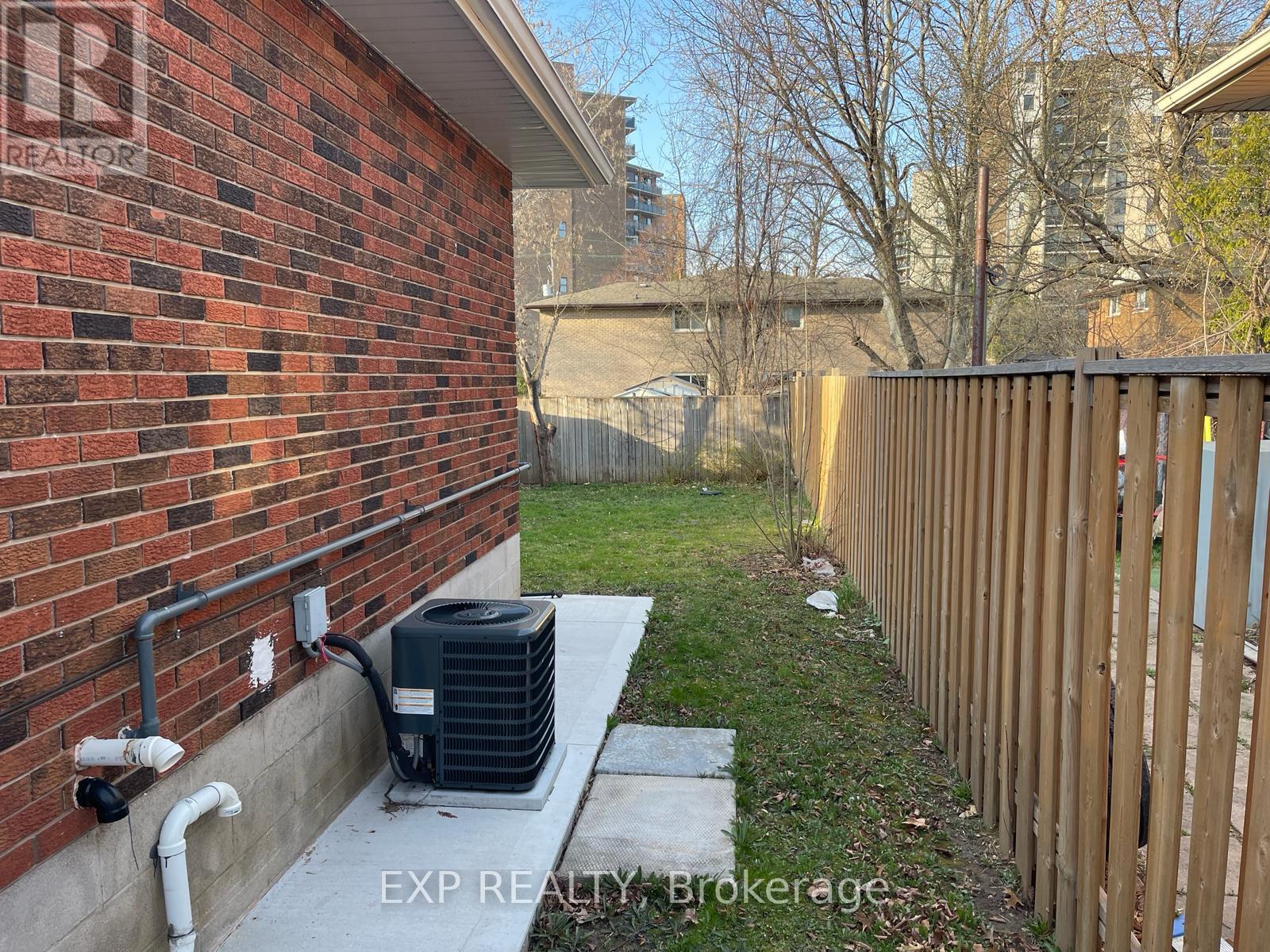 64 Gainsborough Road, Hamilton, Ontario  L8E 1E1 - Photo 36 - X12643016