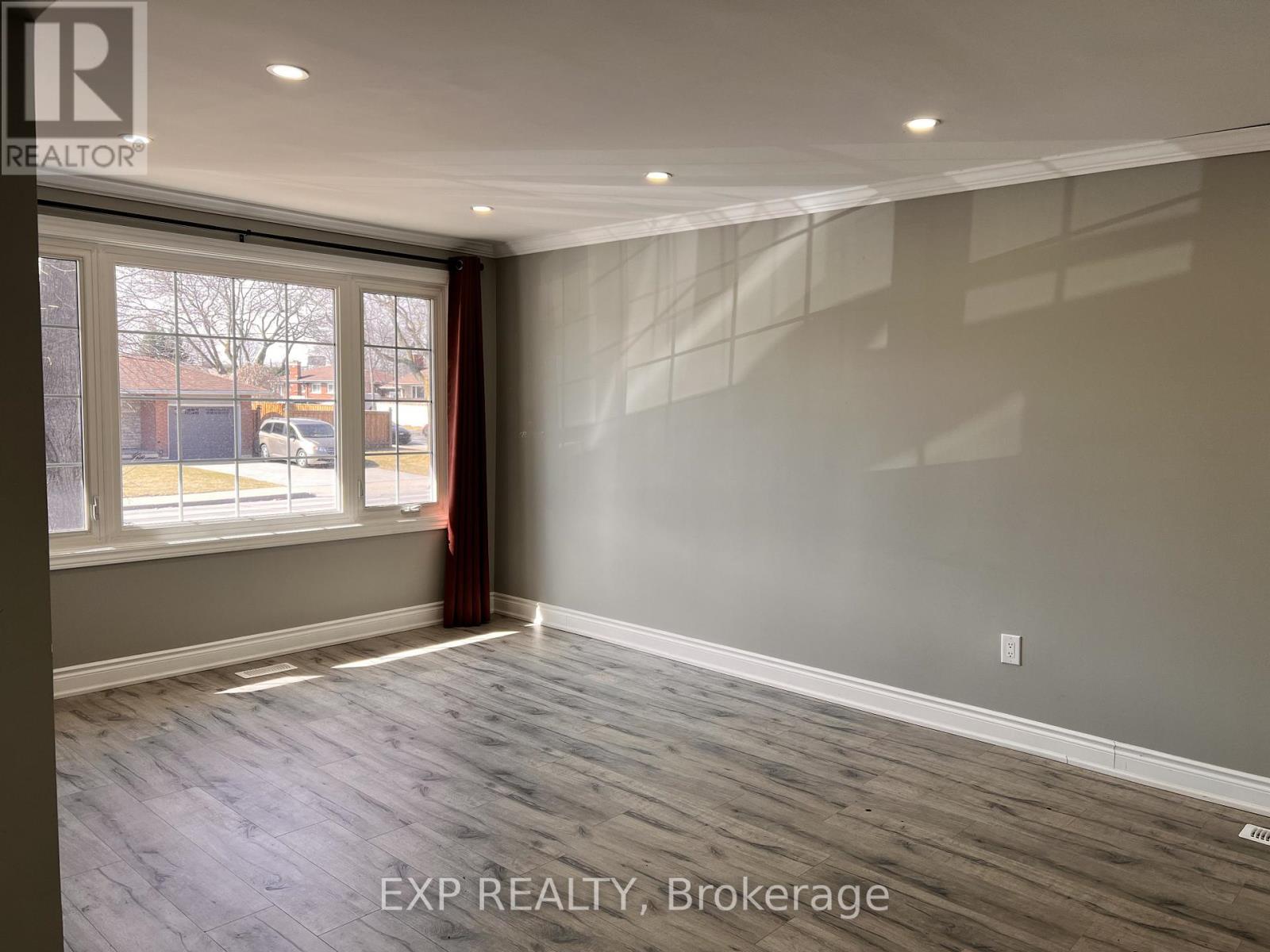 64 Gainsborough Road, Hamilton, Ontario  L8E 1E1 - Photo 9 - X12643016