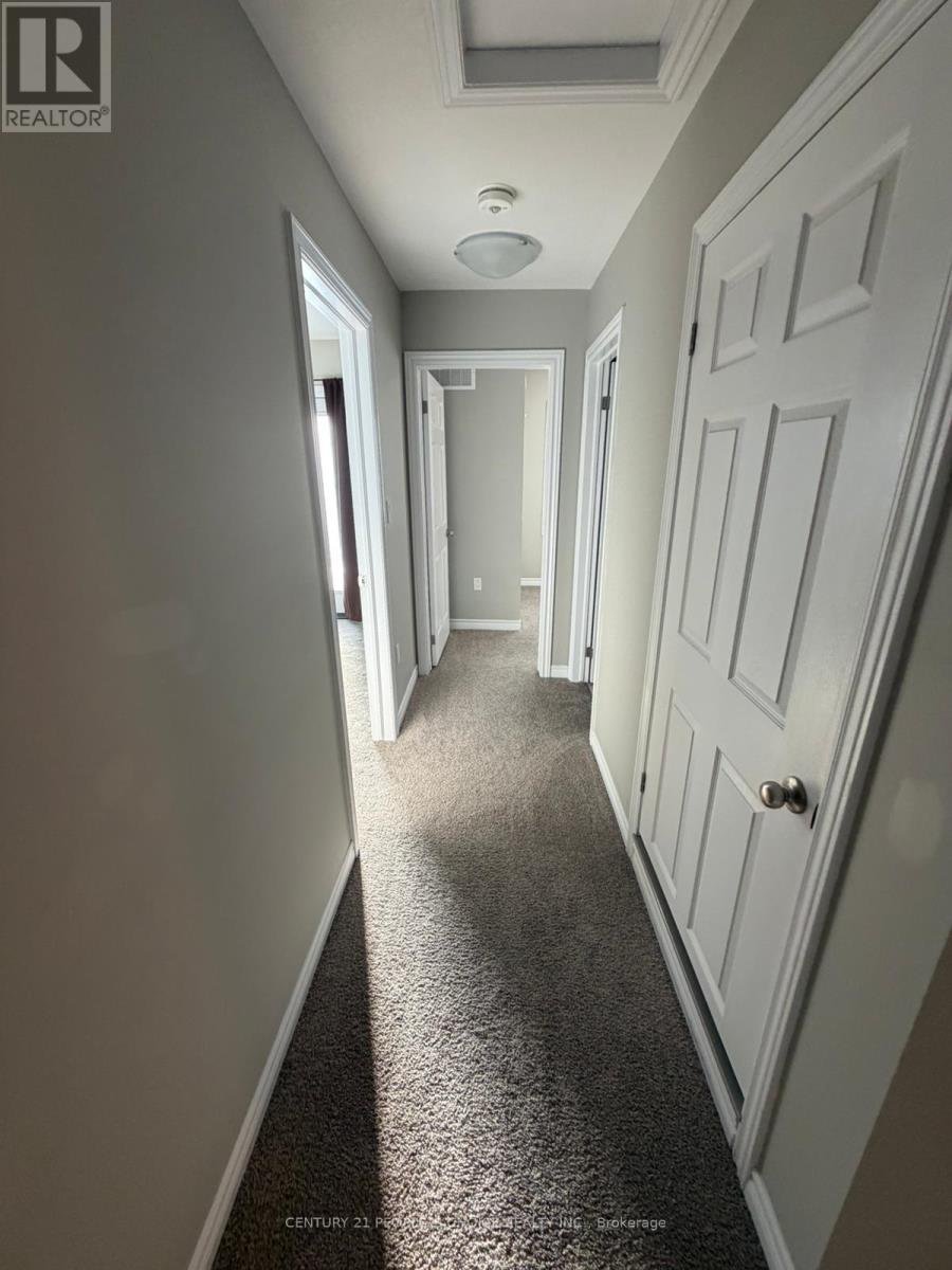 66 Oat Lane, Kitchener, Ontario  N2R 1R7 - Photo 4 - X12643048