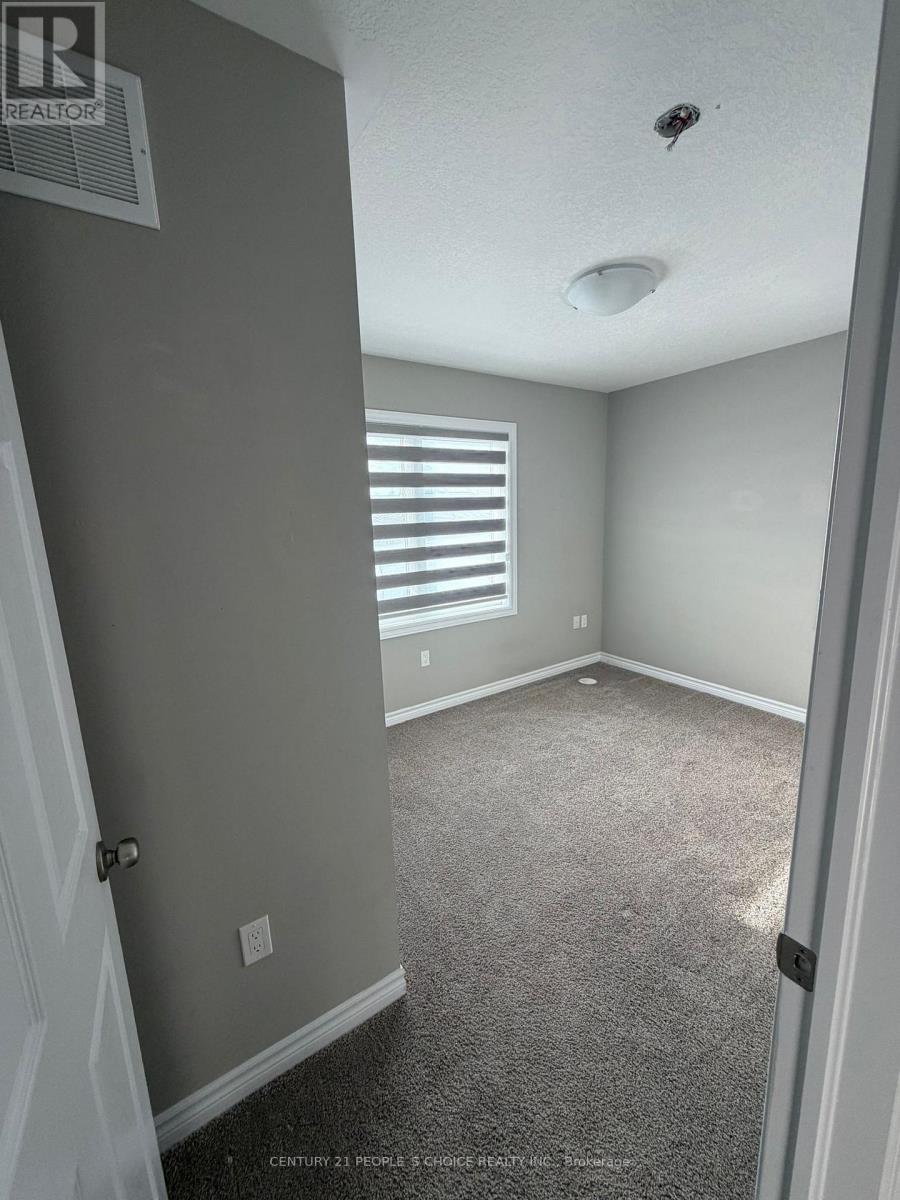 66 Oat Lane, Kitchener, Ontario  N2R 1R7 - Photo 6 - X12643048