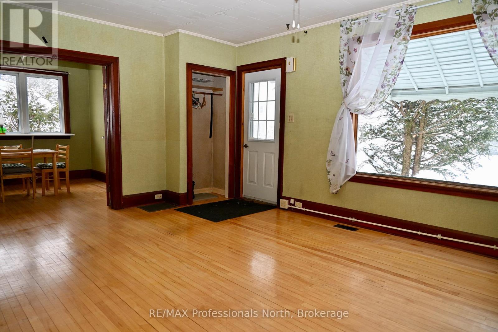 330 John Street S, Gravenhurst, Ontario  P1P 1J1 - Photo 7 - X12593744