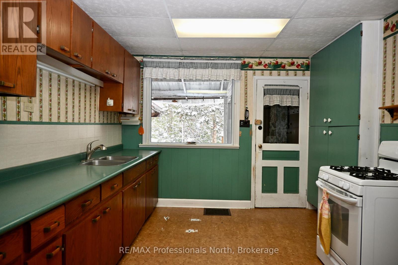 330 John Street S, Gravenhurst, Ontario  P1P 1J1 - Photo 17 - X12593744