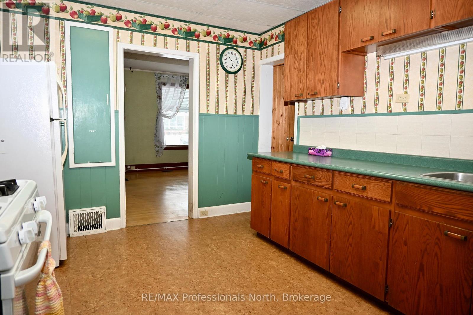 330 John Street S, Gravenhurst, Ontario  P1P 1J1 - Photo 16 - X12593744