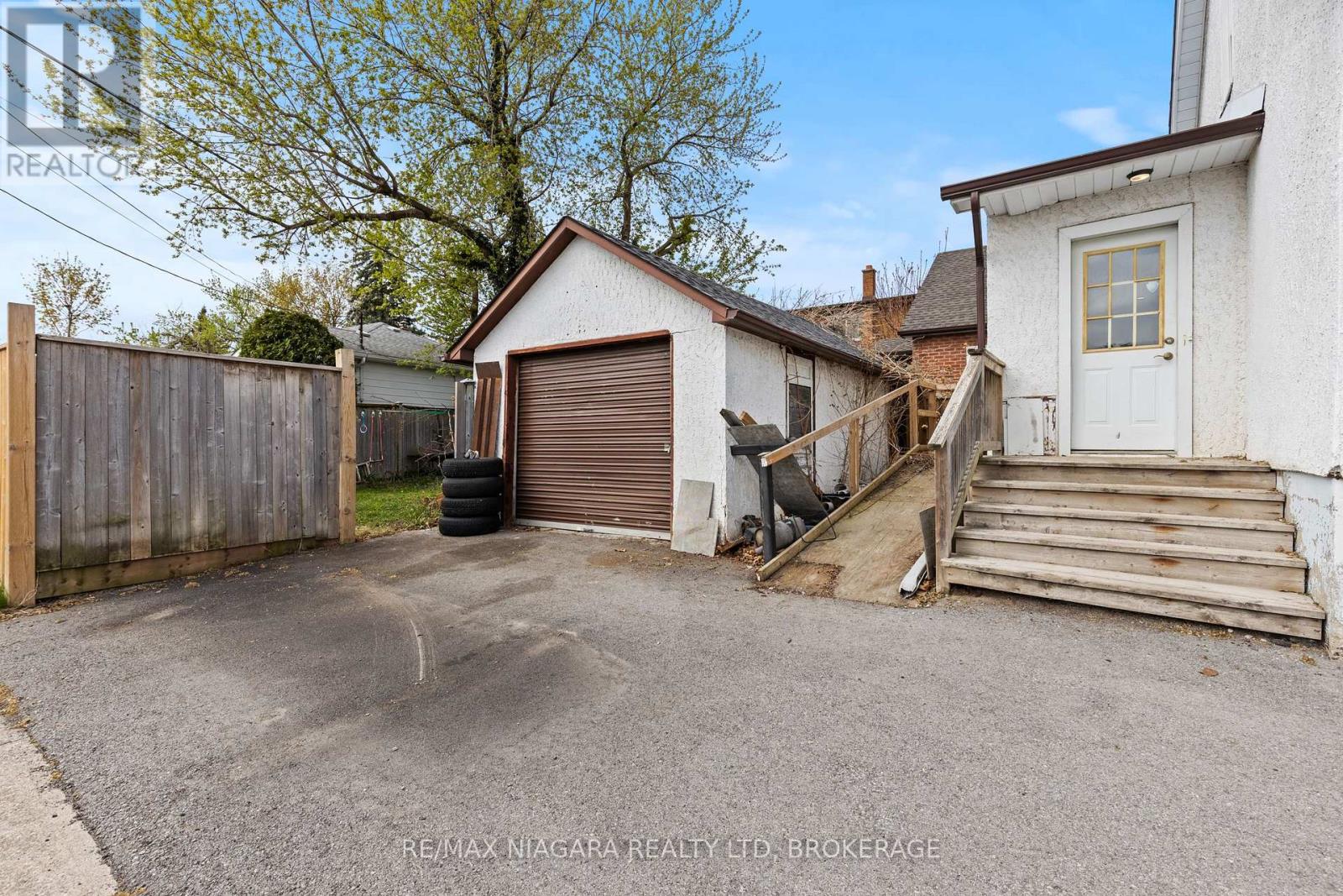 362 Carlton Street, St. Catharines, Ontario  L2M 4W5 - Photo 3 - X12643108