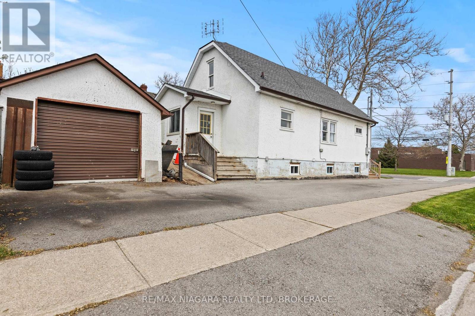 362 Carlton Street, St. Catharines, Ontario  L2M 4W5 - Photo 4 - X12643108