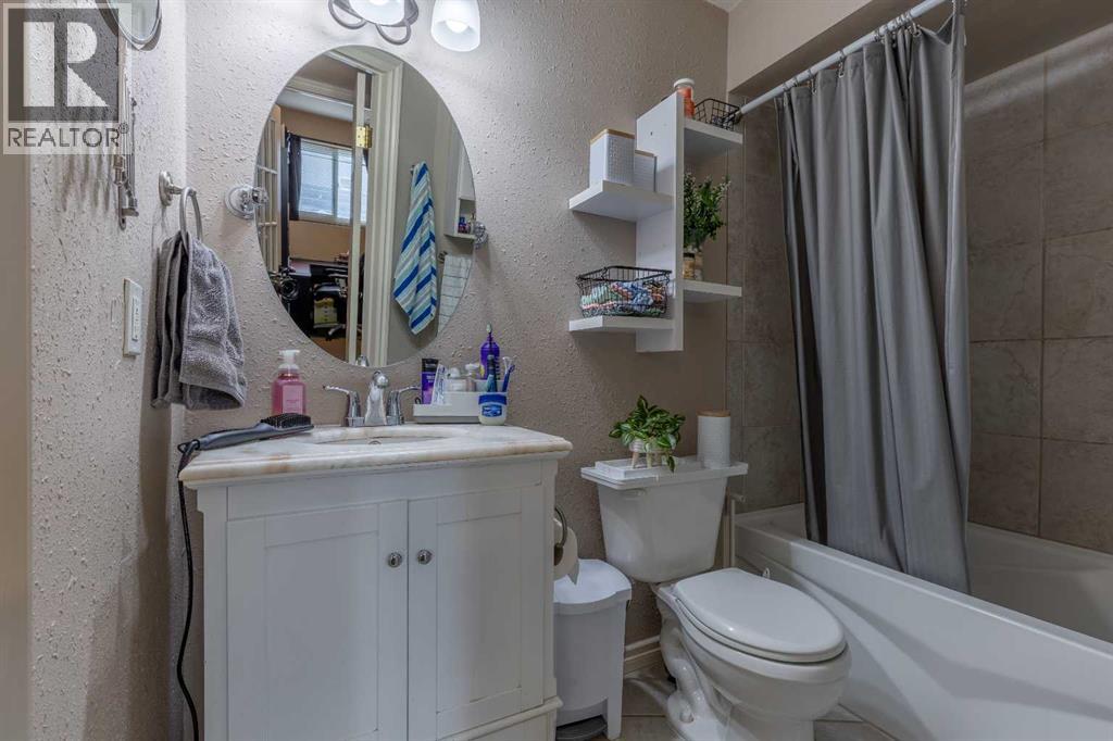 4, 1701 St Edward Boulevard N, Lethbridge, Alberta  T1H 1X2 - Photo 21 - A2272580