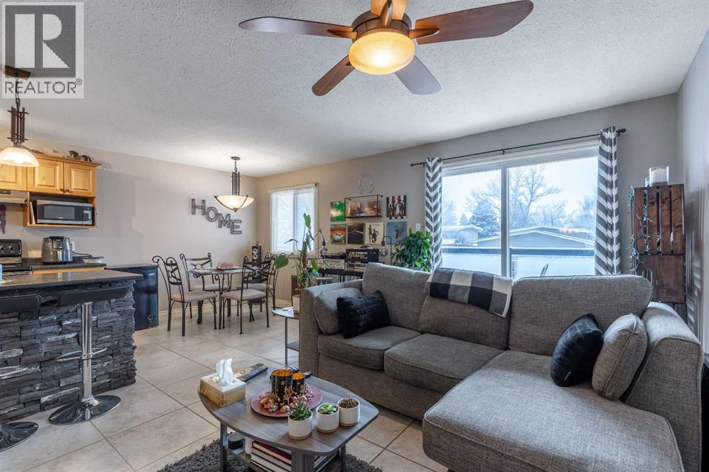 4, 1701 St Edward Boulevard N, Lethbridge, Alberta  T1H 1X2 - Photo 8 - A2272580