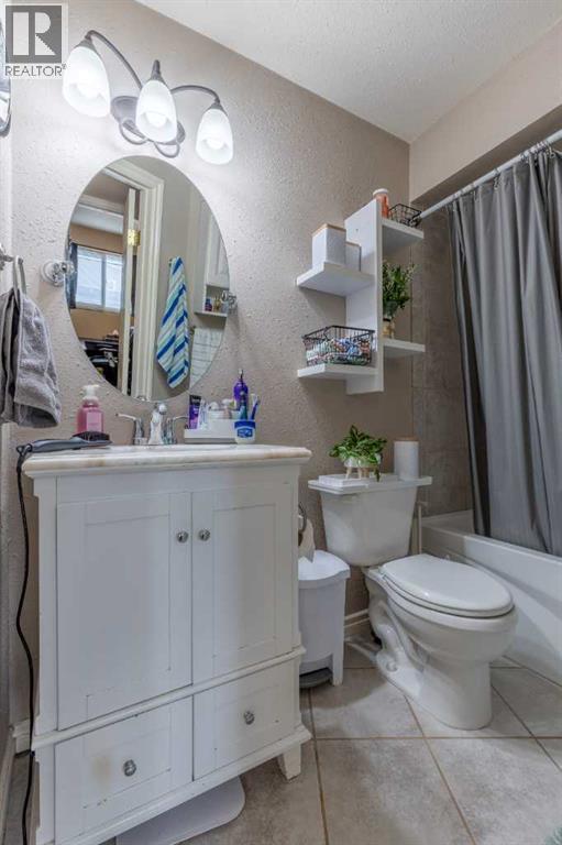 4, 1701 St Edward Boulevard N, Lethbridge, Alberta  T1H 1X2 - Photo 22 - A2272580