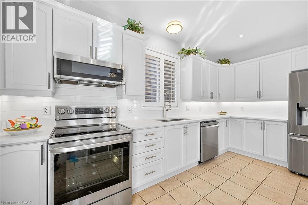 3 Sasha Court, Stoney Creek, Ontario  L8E 0A3 - Photo 12 - 40772879