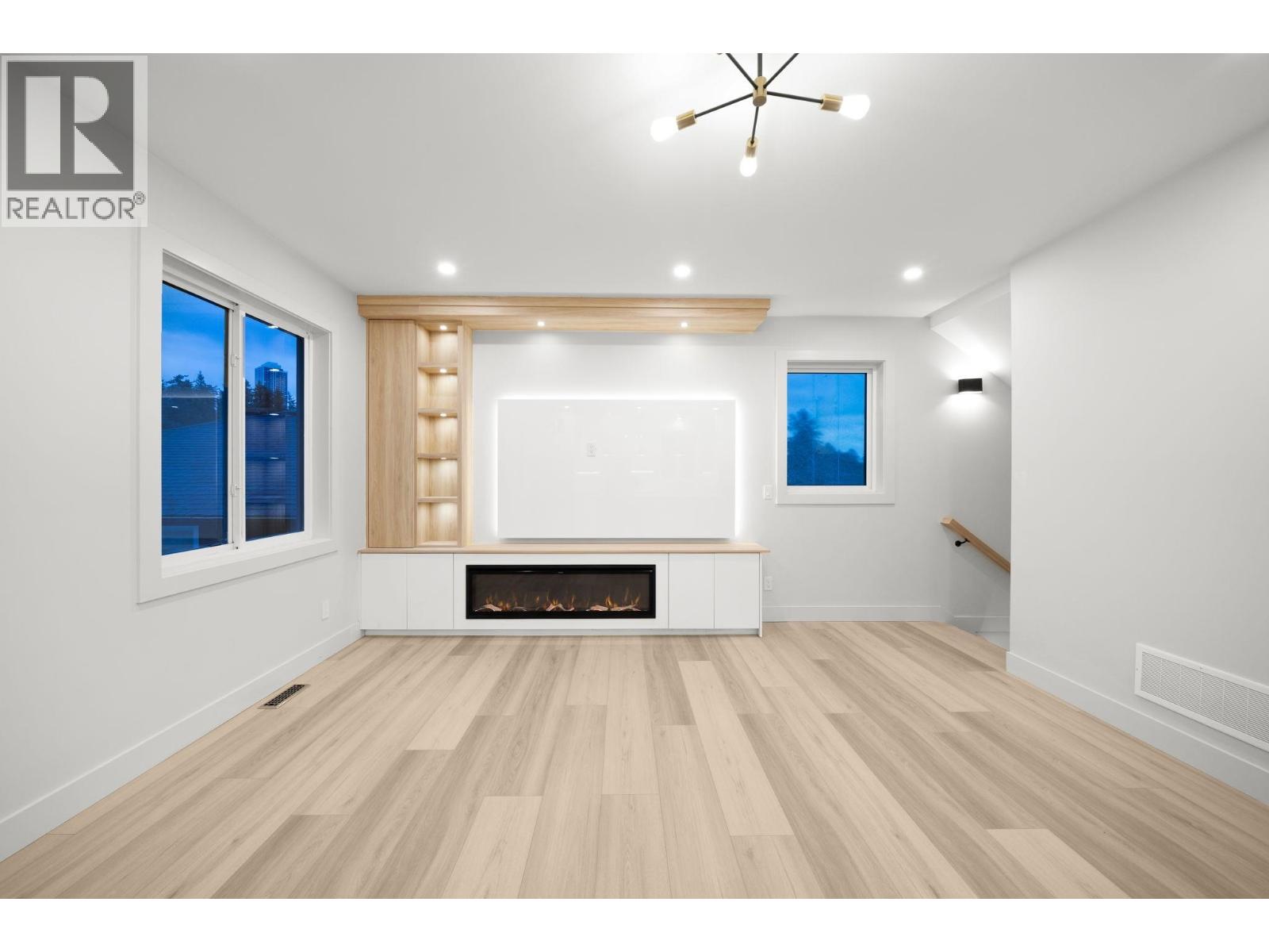 2 3881 Hurst Street, Burnaby, British Columbia  V5J 1M4 - Photo 11 - R3074281