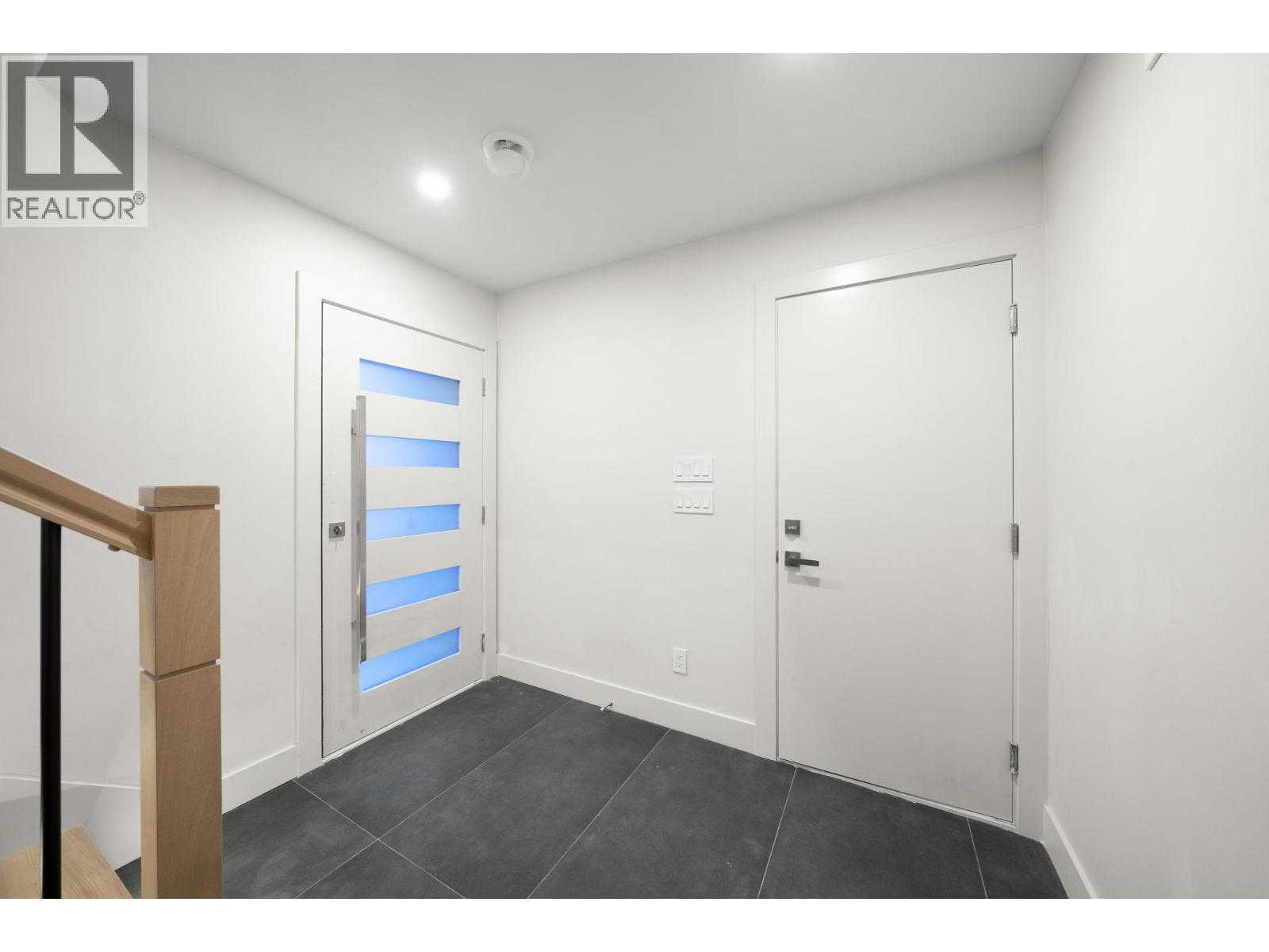 2 3881 Hurst Street, Burnaby, British Columbia  V5J 1M4 - Photo 28 - R3074281