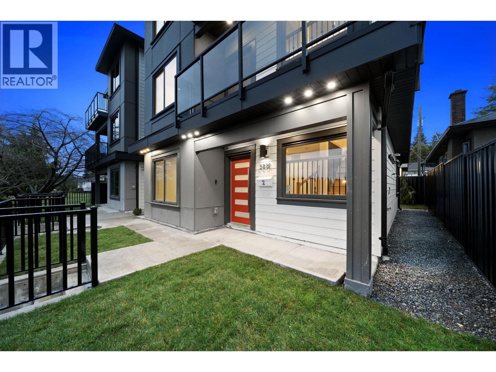 1 3881 Hurst Street, Burnaby, British Columbia  V5J 1M4 - Photo 2 - R3074274