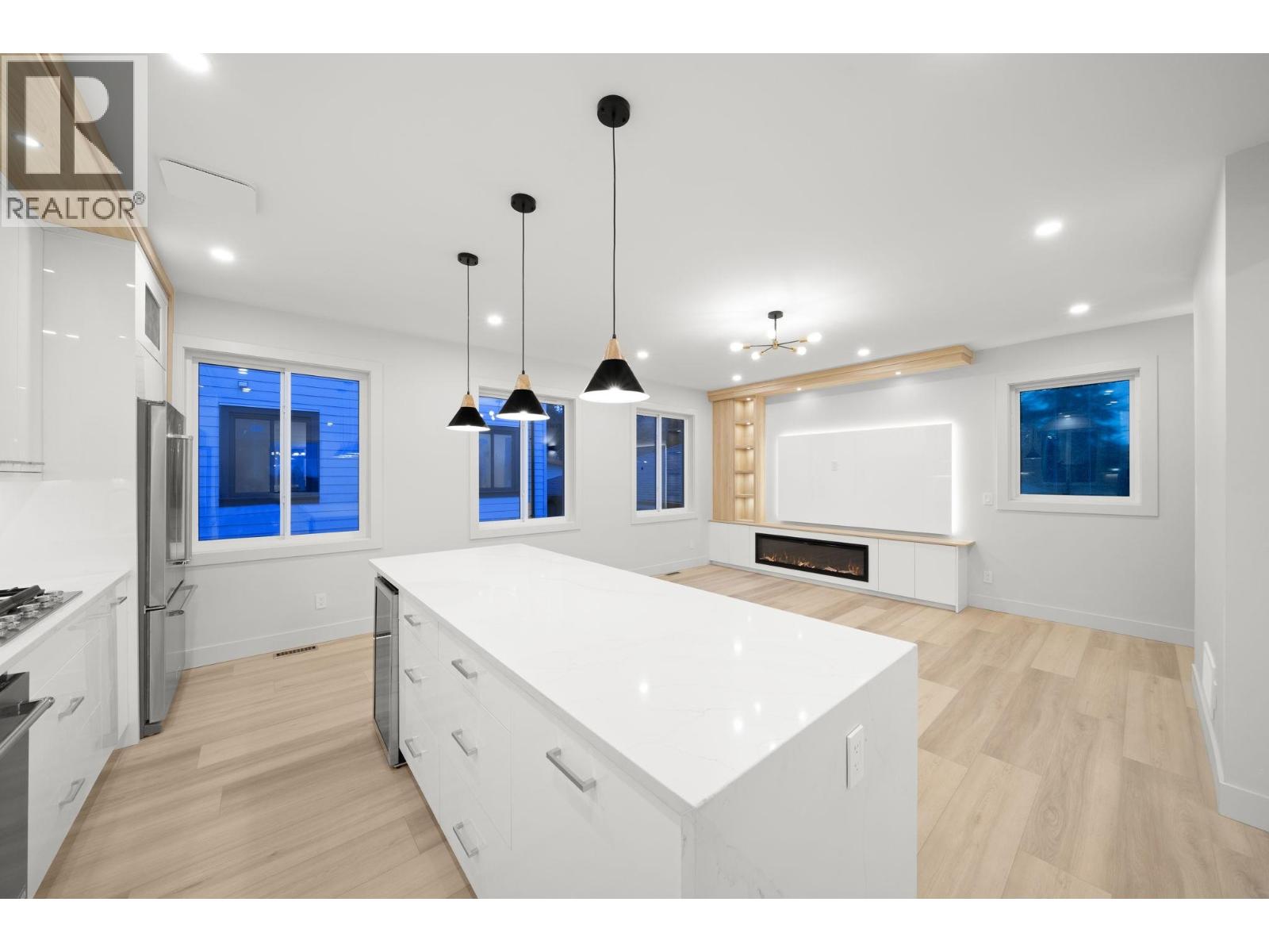 1 3881 Hurst Street, Burnaby, British Columbia  V5J 1M4 - Photo 7 - R3074274