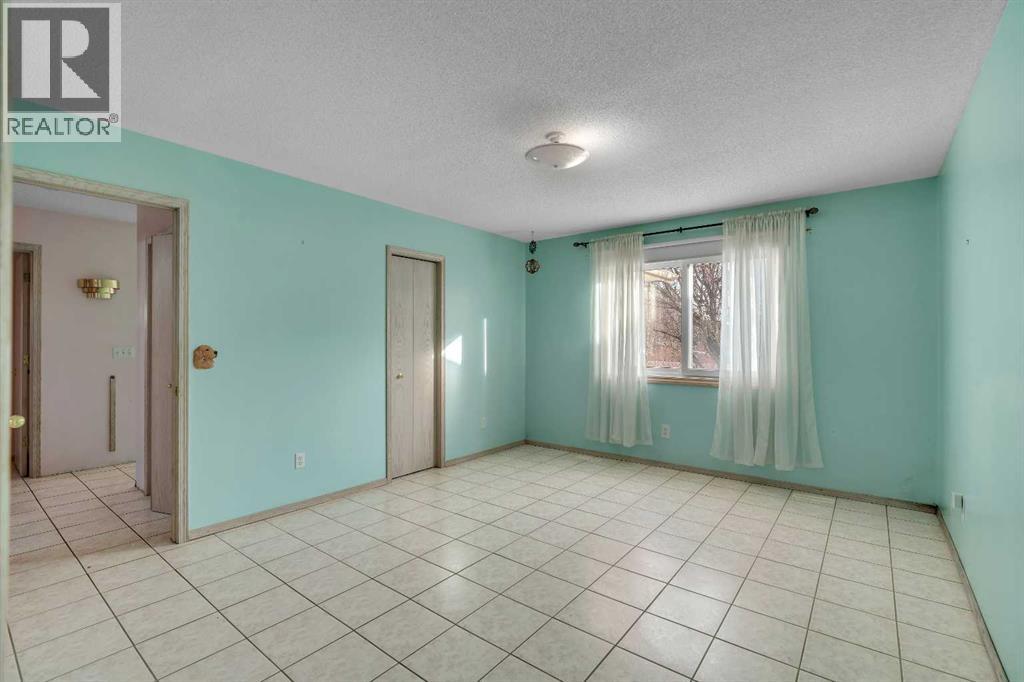 12 Hawkland Crescent Nw, Calgary, Alberta  T3G 3V2 - Photo 14 - A2275567