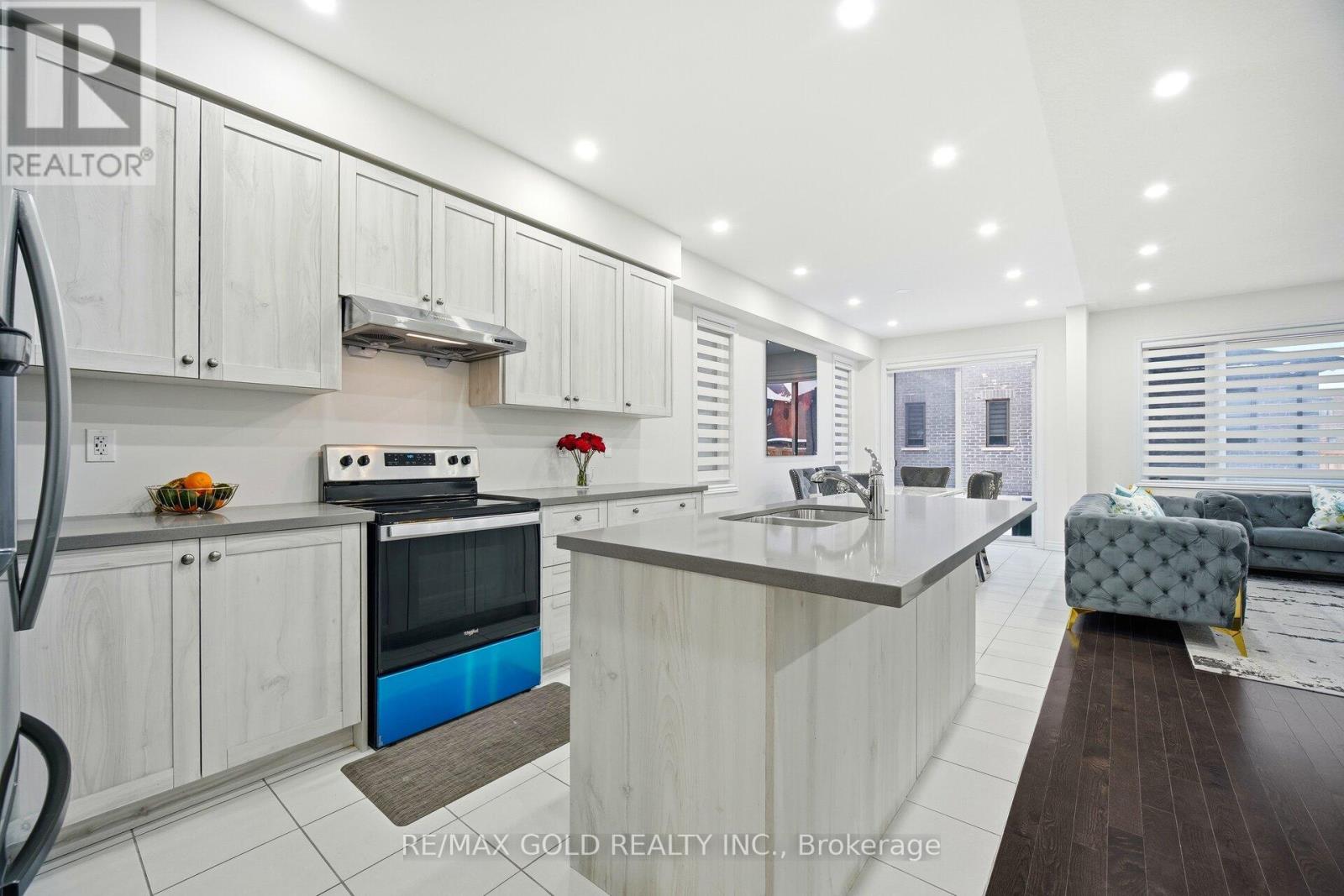 15 Spinland Street, Caledon, Ontario  L7C 4K4 - Photo 11 - W12638518