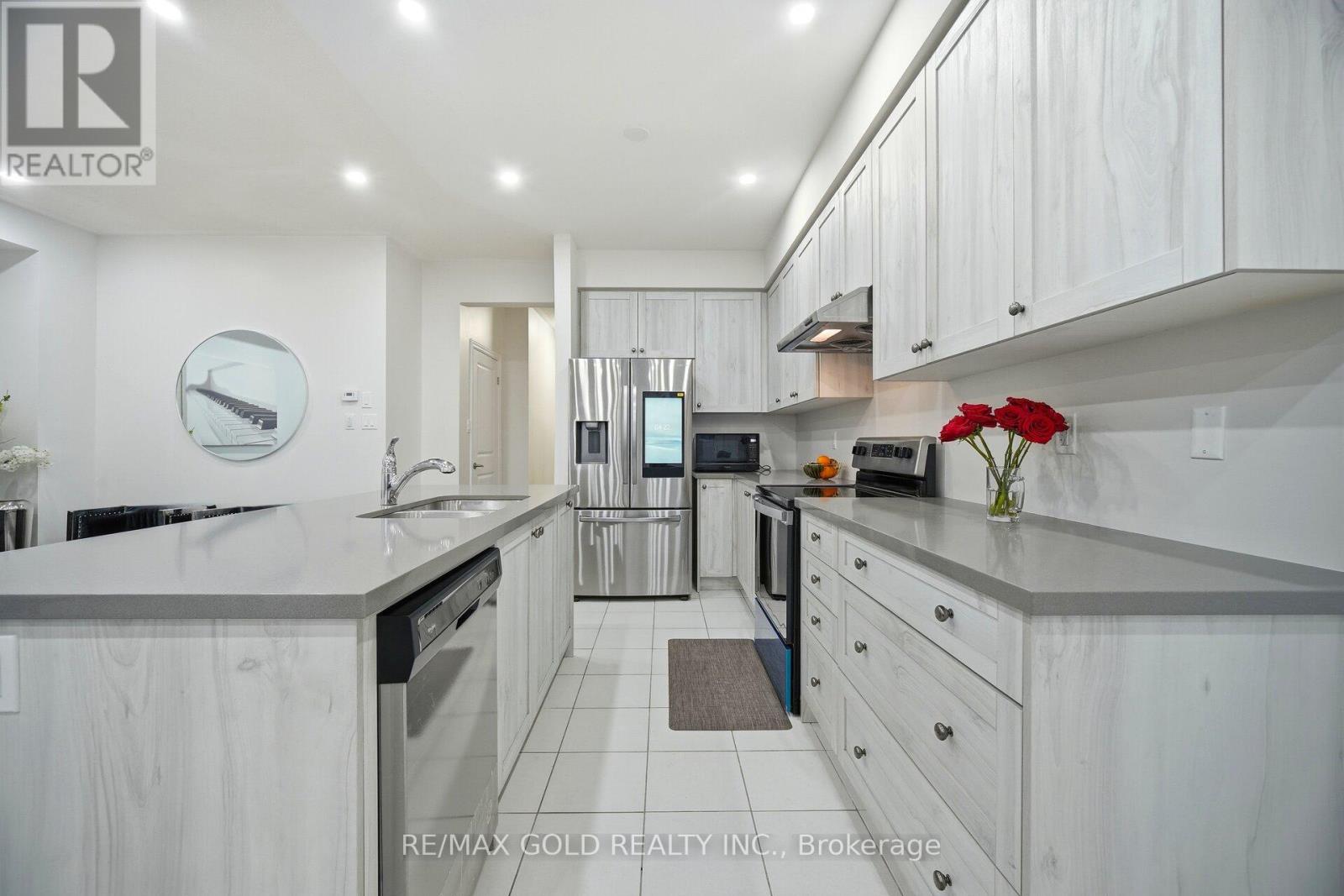 15 Spinland Street, Caledon, Ontario  L7C 4K4 - Photo 9 - W12638518