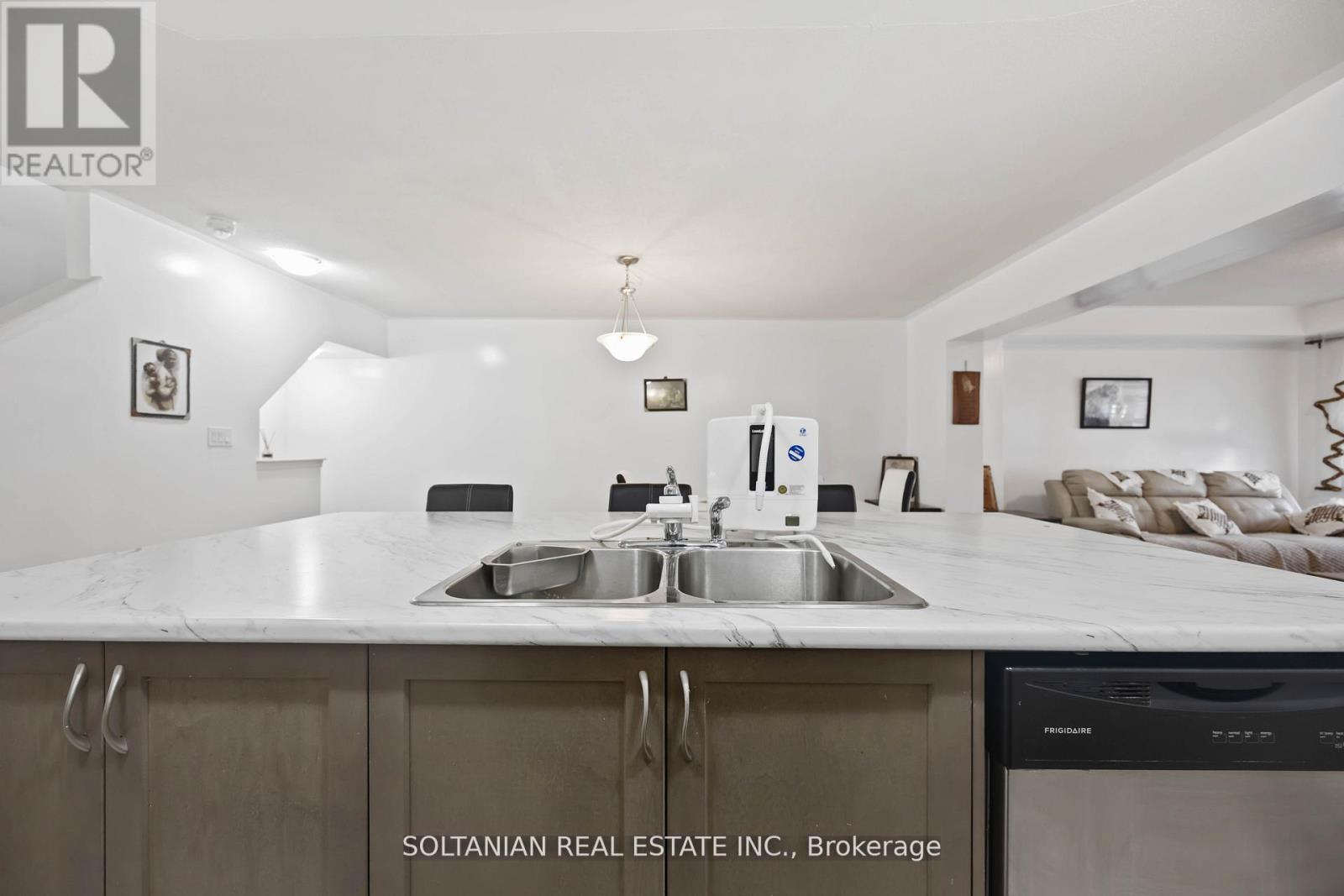 1103 Silk Street, Pickering, Ontario  L1X 0E8 - Photo 15 - E12643124