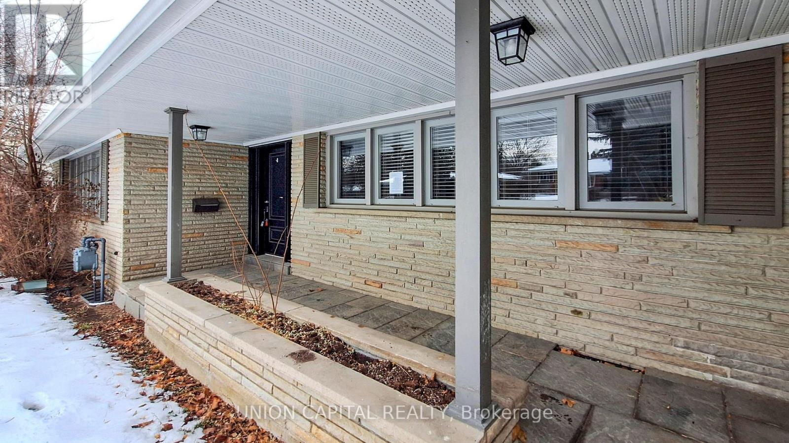 16 Cavalier Crescent, Vaughan, Ontario  L4J 1K5 - Photo 2 - N12643138