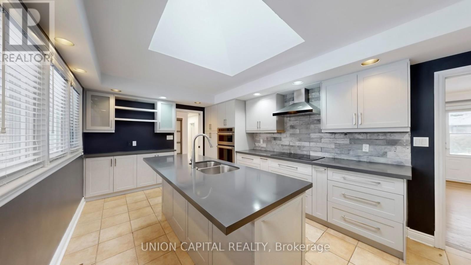 16 Cavalier Crescent, Vaughan, Ontario  L4J 1K5 - Photo 5 - N12643138